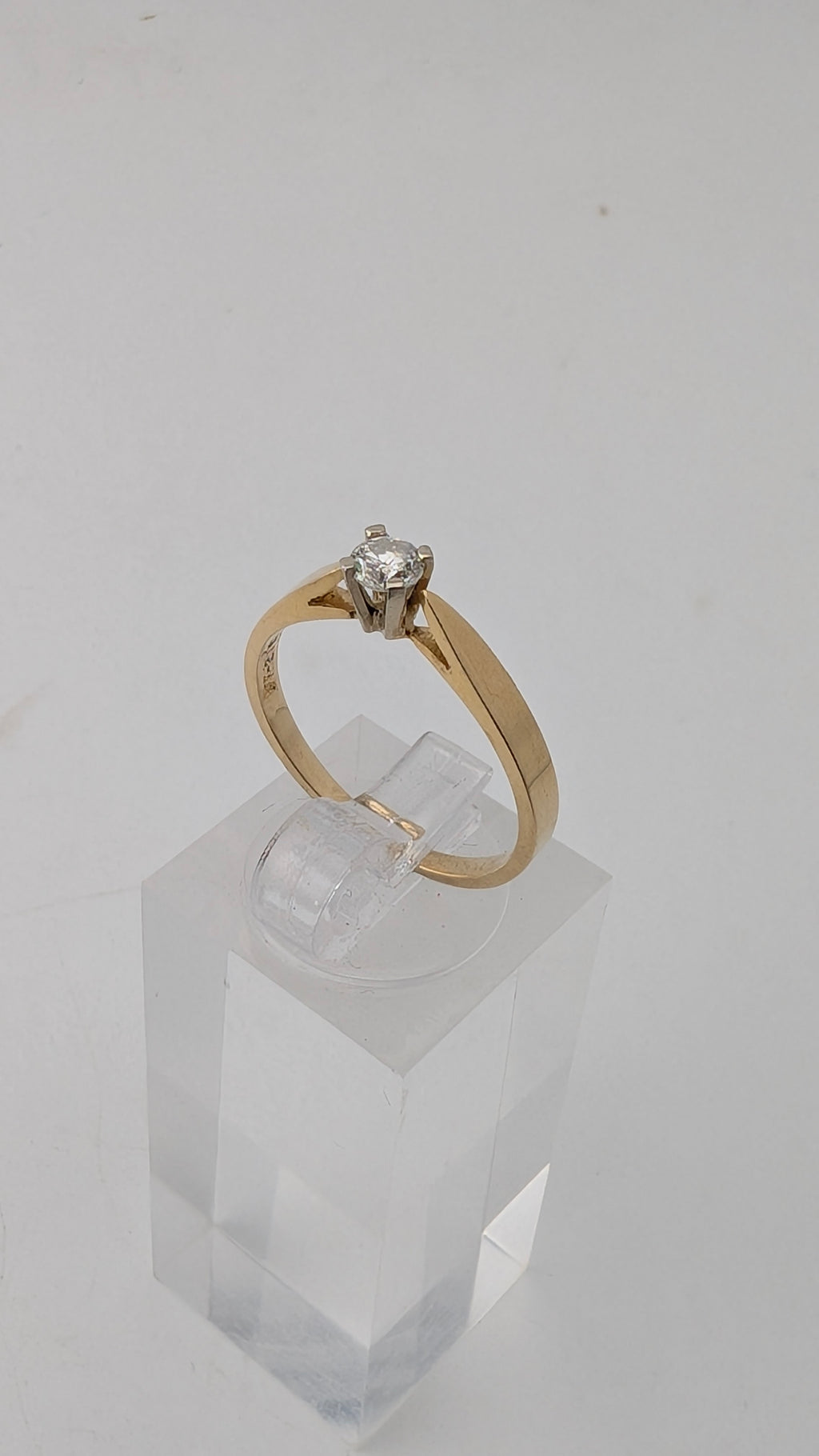 14K Gold Diamond Solitaire Ring – Size 7