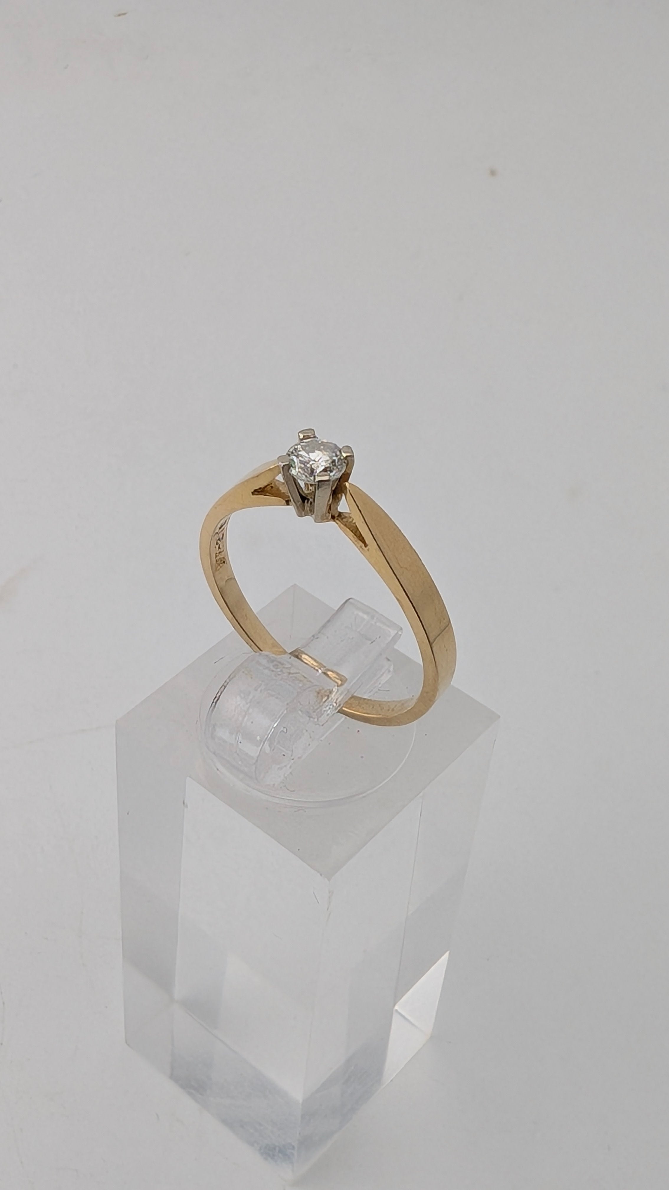 14K Gold Diamond Solitaire Ring – Size 7
