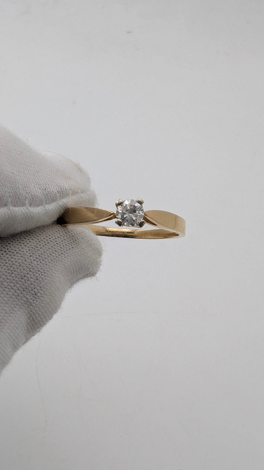 14K Gold Diamond Solitaire Ring – Size 7