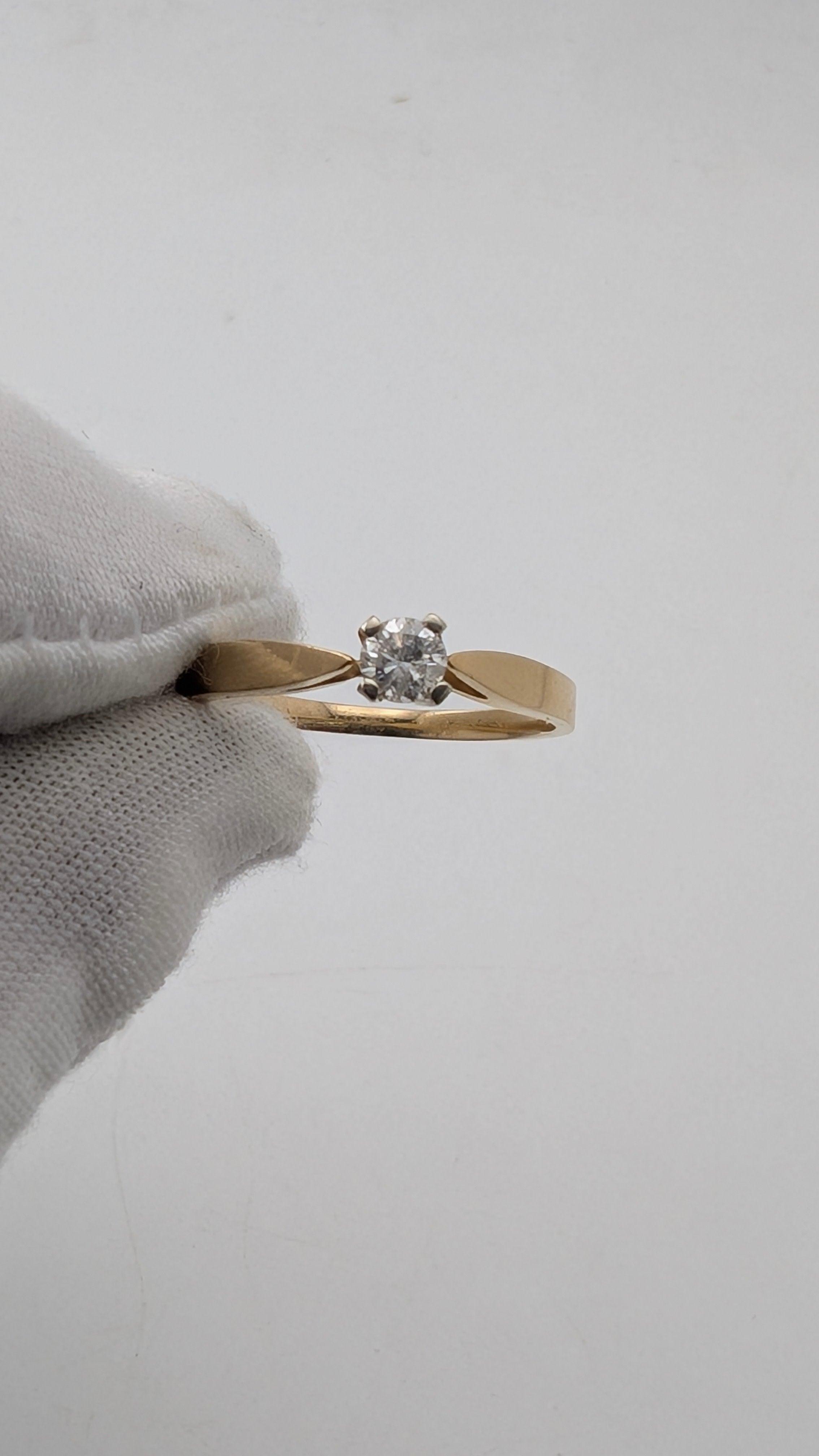 14K Gold Diamond Solitaire Ring – Size 7