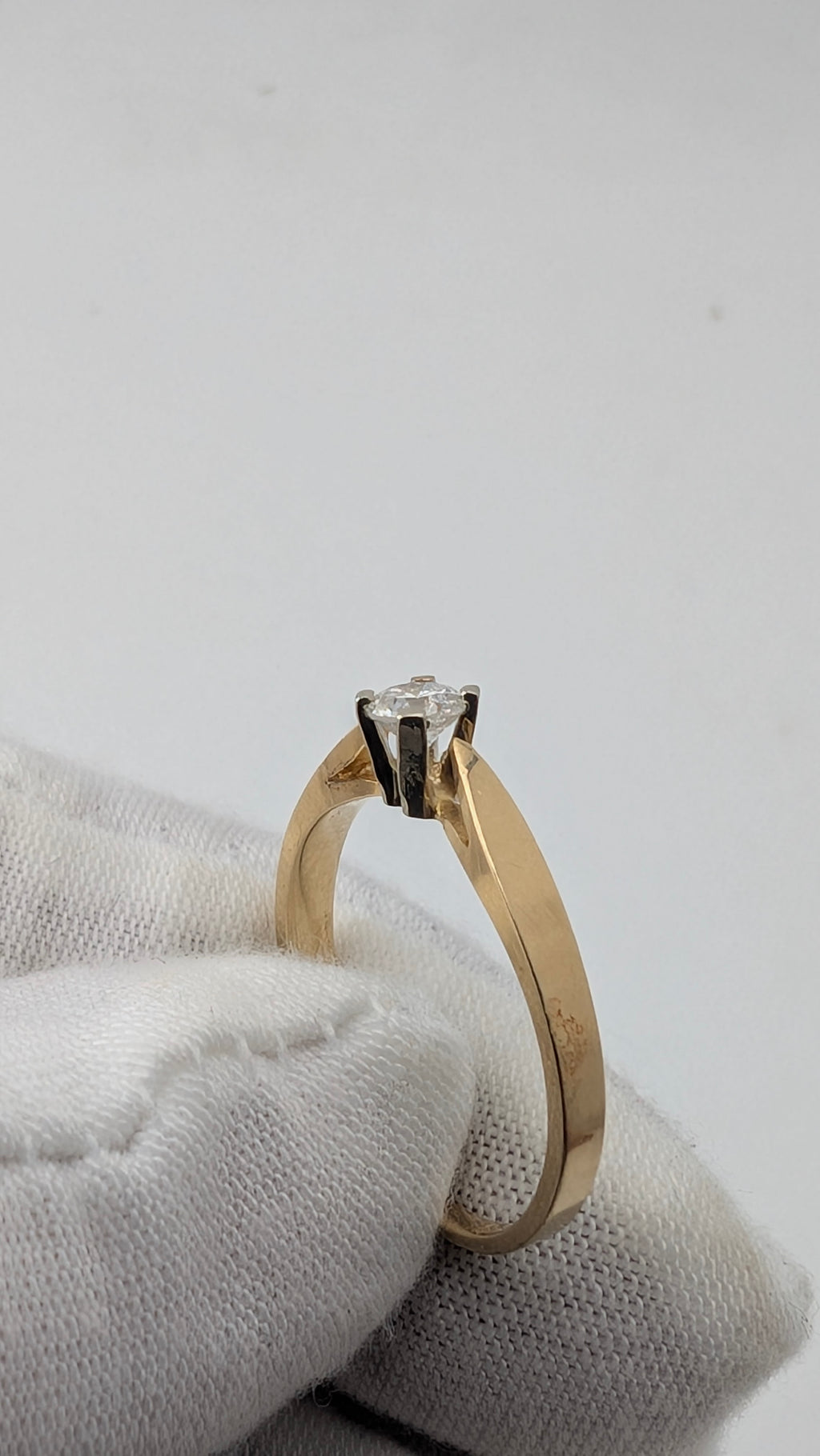 14K Gold Diamond Solitaire Ring – Size 7