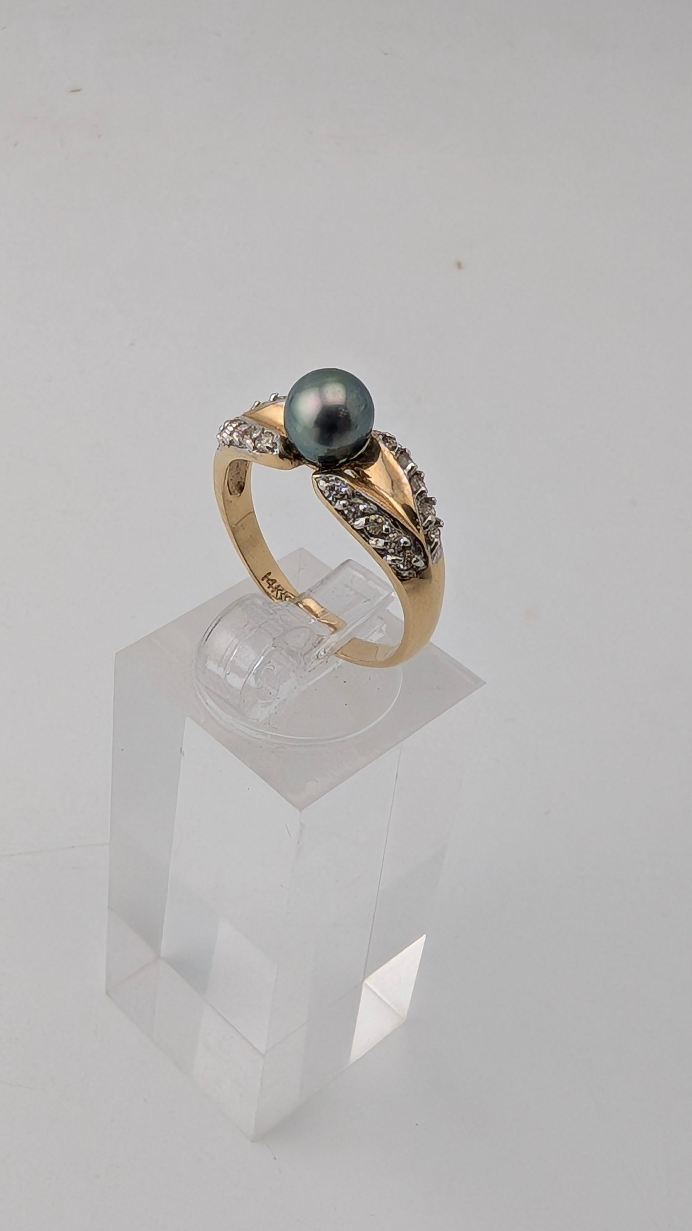 14K Yellow Gold Cultured Pearl & Diamond Accent Ring – Size 6¾