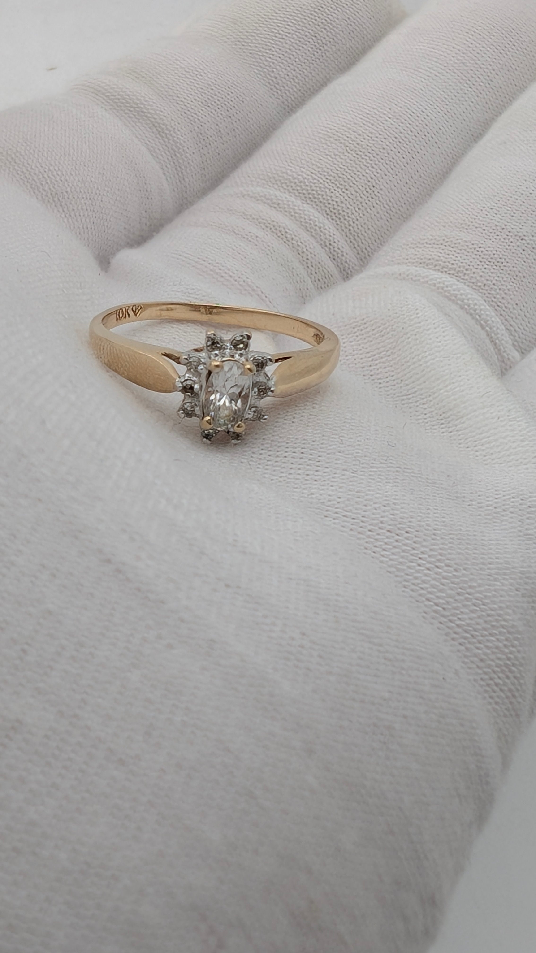Vintage 10K Yellow Gold Ring with Colorless Gemstone – Size 7