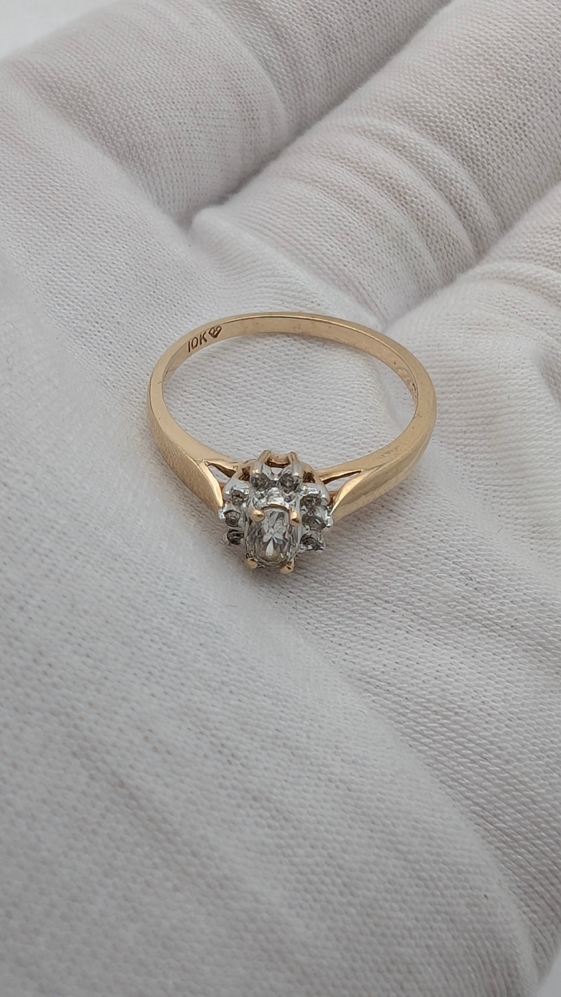 Vintage 10K Yellow Gold Ring with Colorless Gemstone – Size 7
