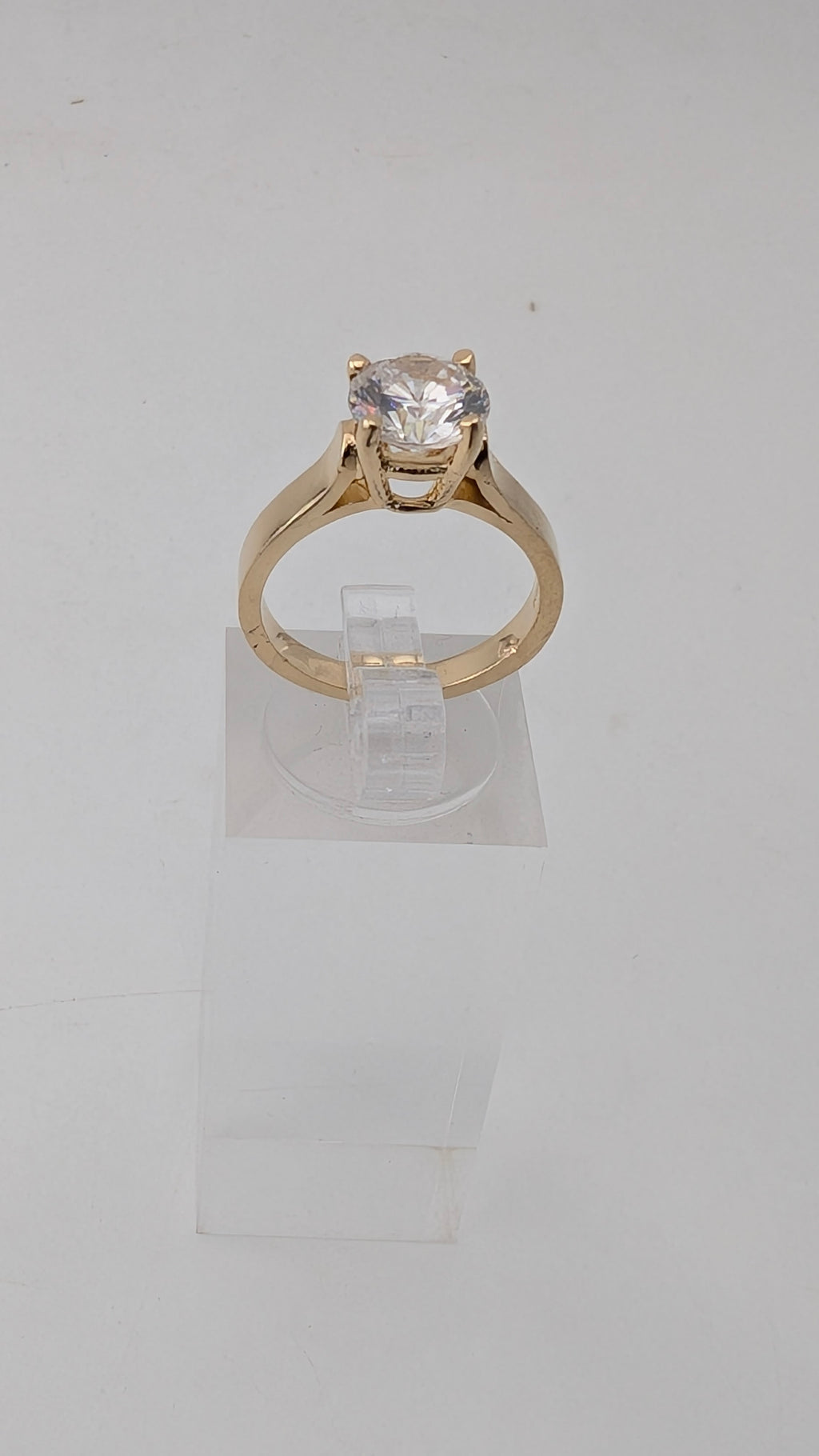 10K Yellow Gold Solitaire Ring – Round Clear Stone, Size 6¼