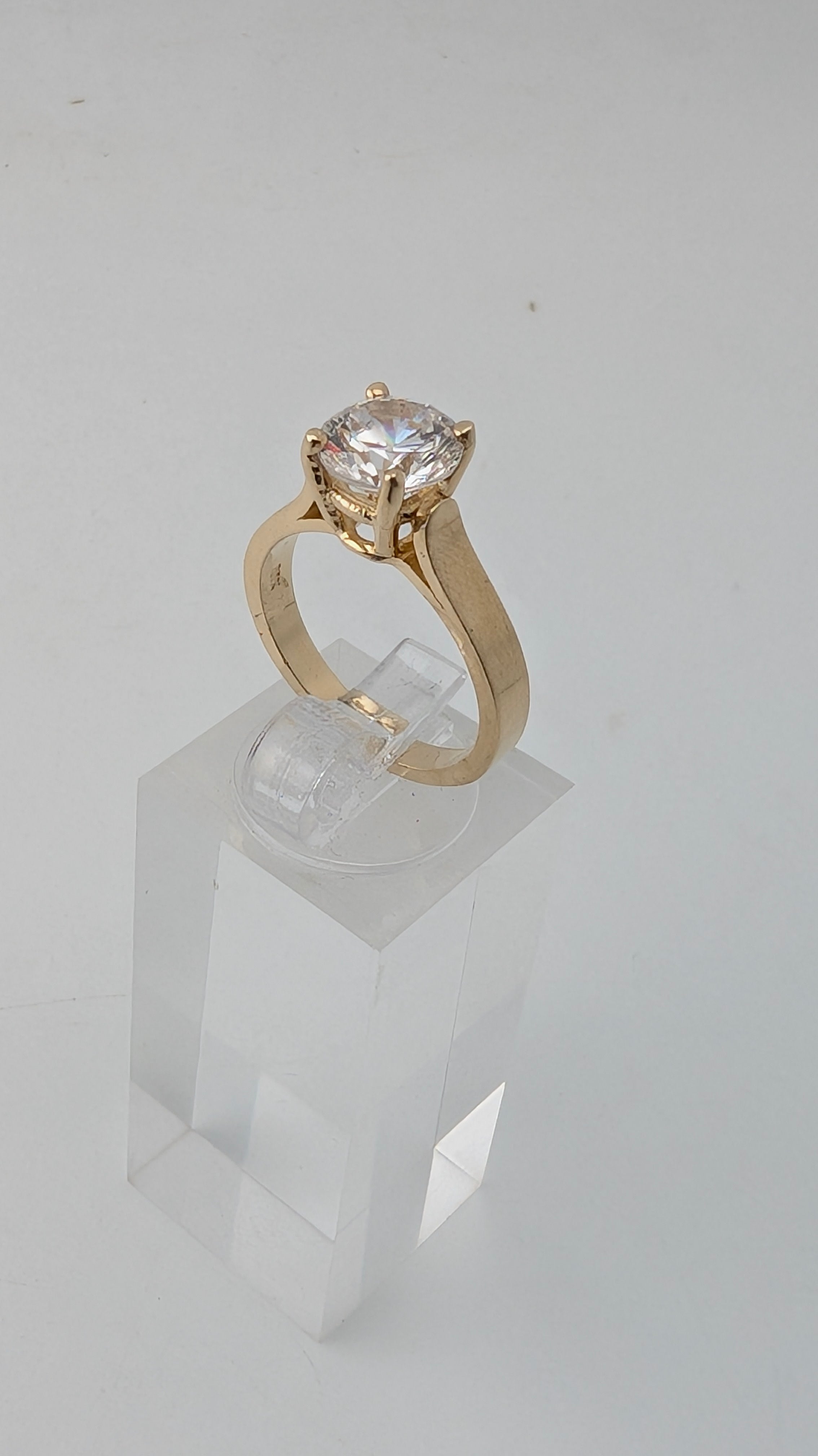 Vintage 10K Yellow Gold Ring with Colorless Gemstone – Size 7