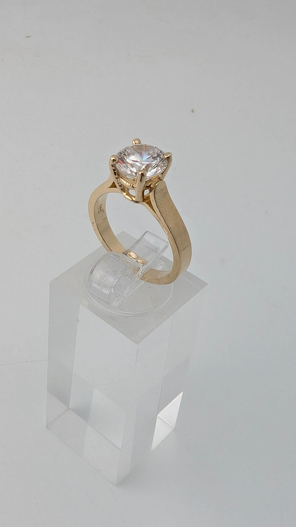 10K Yellow Gold Solitaire Ring – Round Clear Stone, Size 6¼
