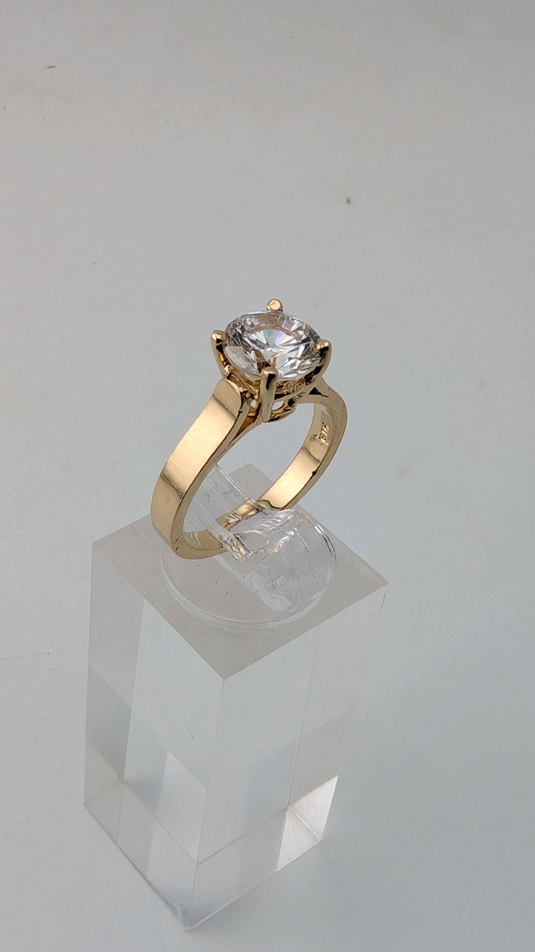 10K Yellow Gold Solitaire Ring – Round Clear Stone, Size 6¼