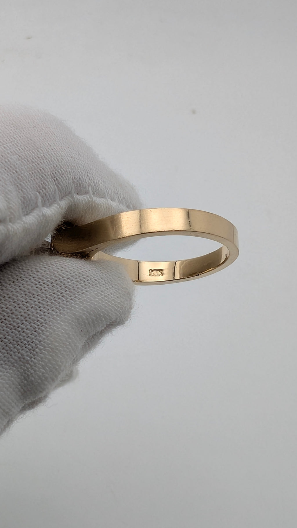 10K Yellow Gold Solitaire Ring – Round Clear Stone, Size 6¼