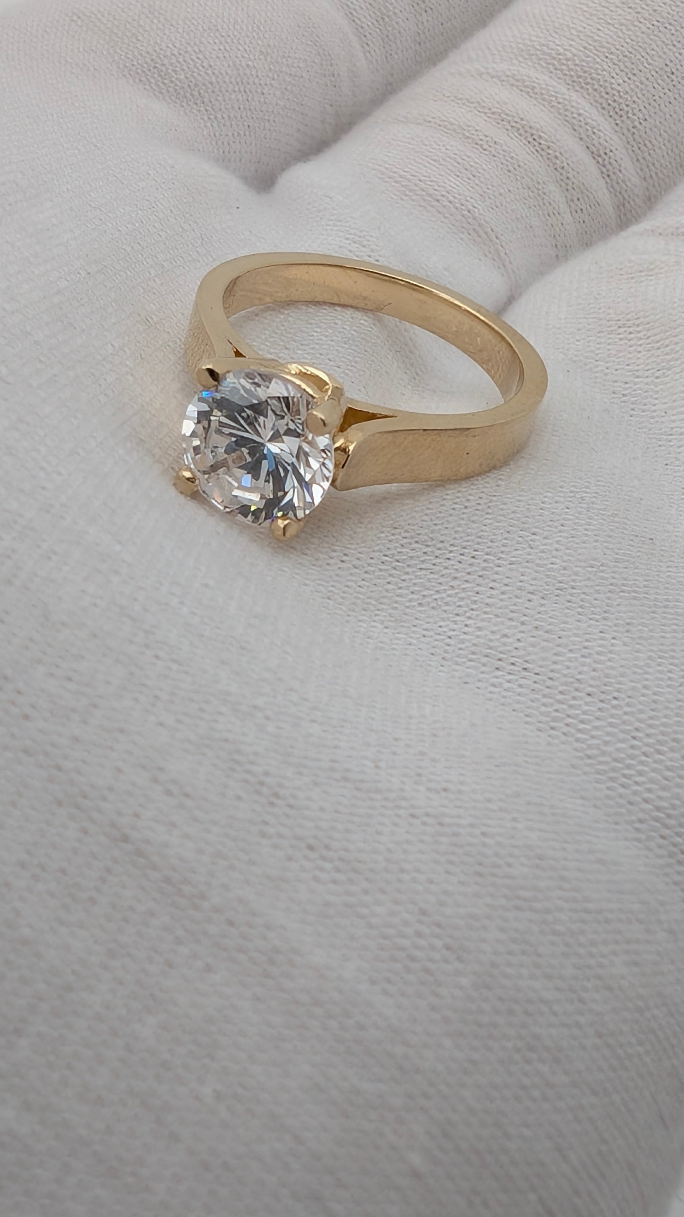 10K Yellow Gold Solitaire Ring – Round Clear Stone, Size 6¼