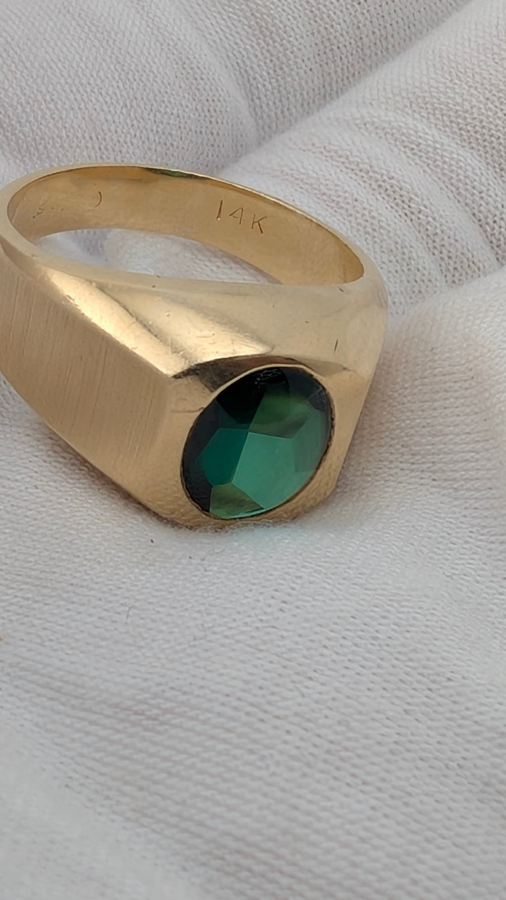 Heavy 14K Gold Emerald Signet Ring – Size 9 – 13.3 Grams