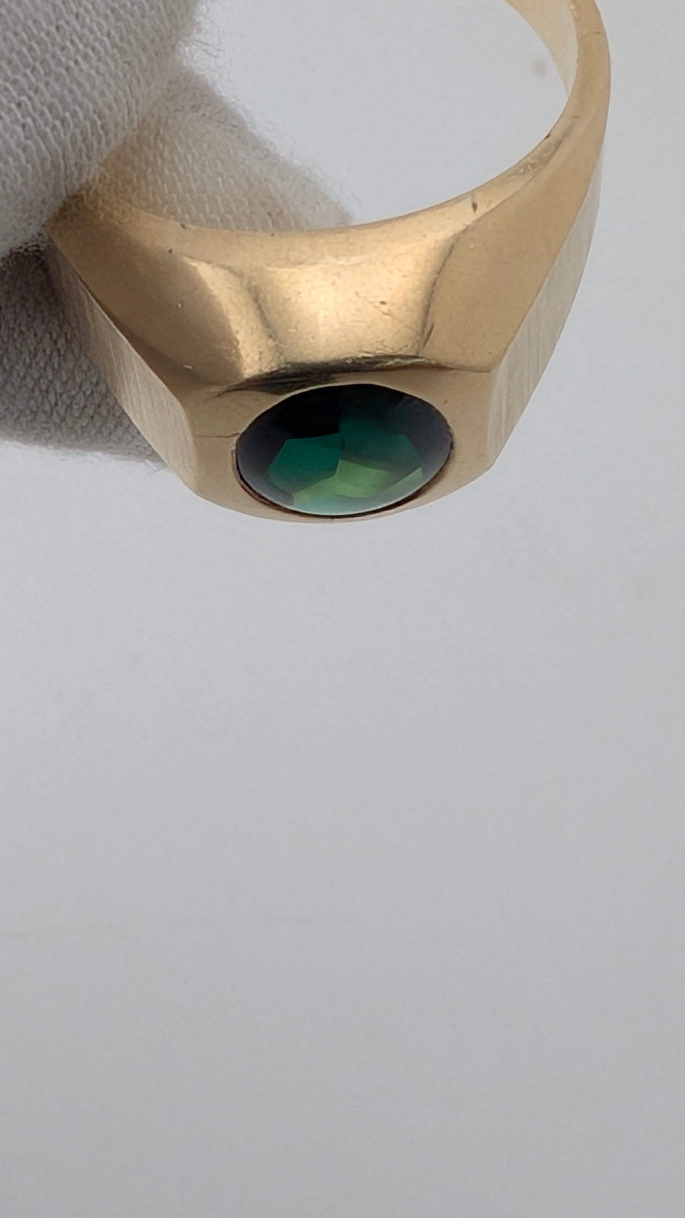 Heavy 14K Gold Emerald Signet Ring – Size 9 – 13.3 Grams