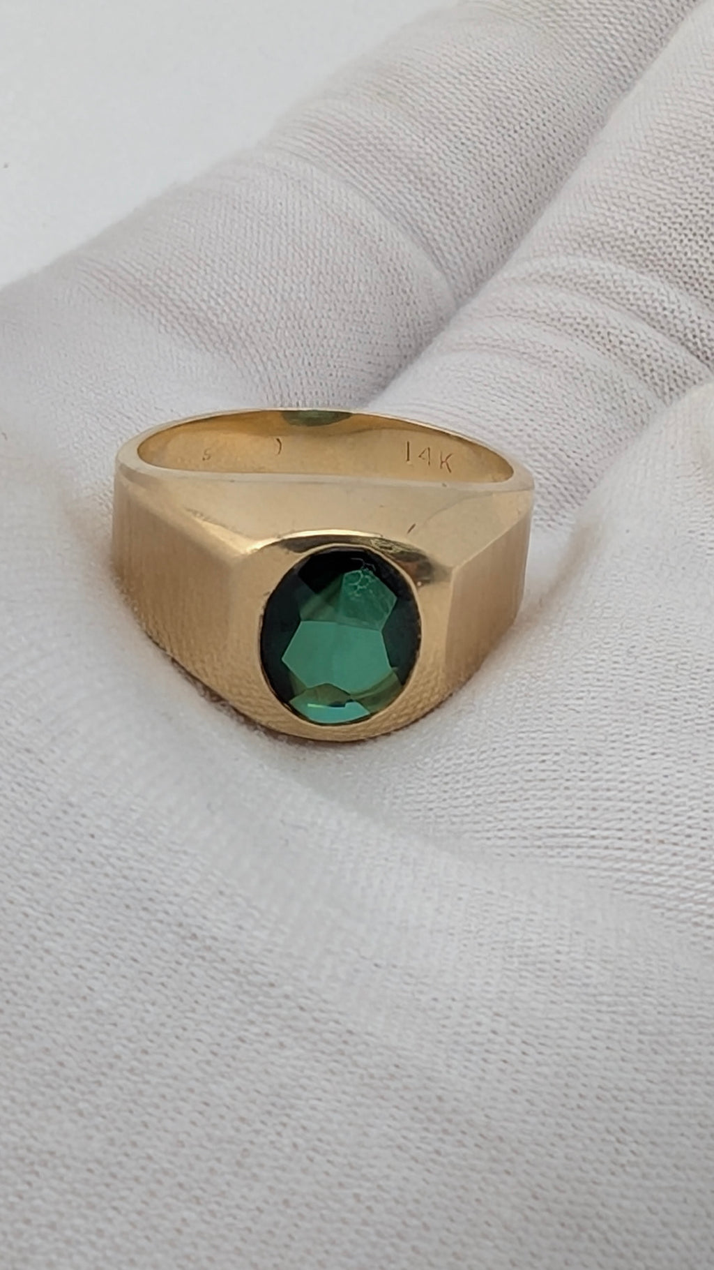 Heavy 14K Gold Emerald Signet Ring – Size 9 – 13.3 Grams