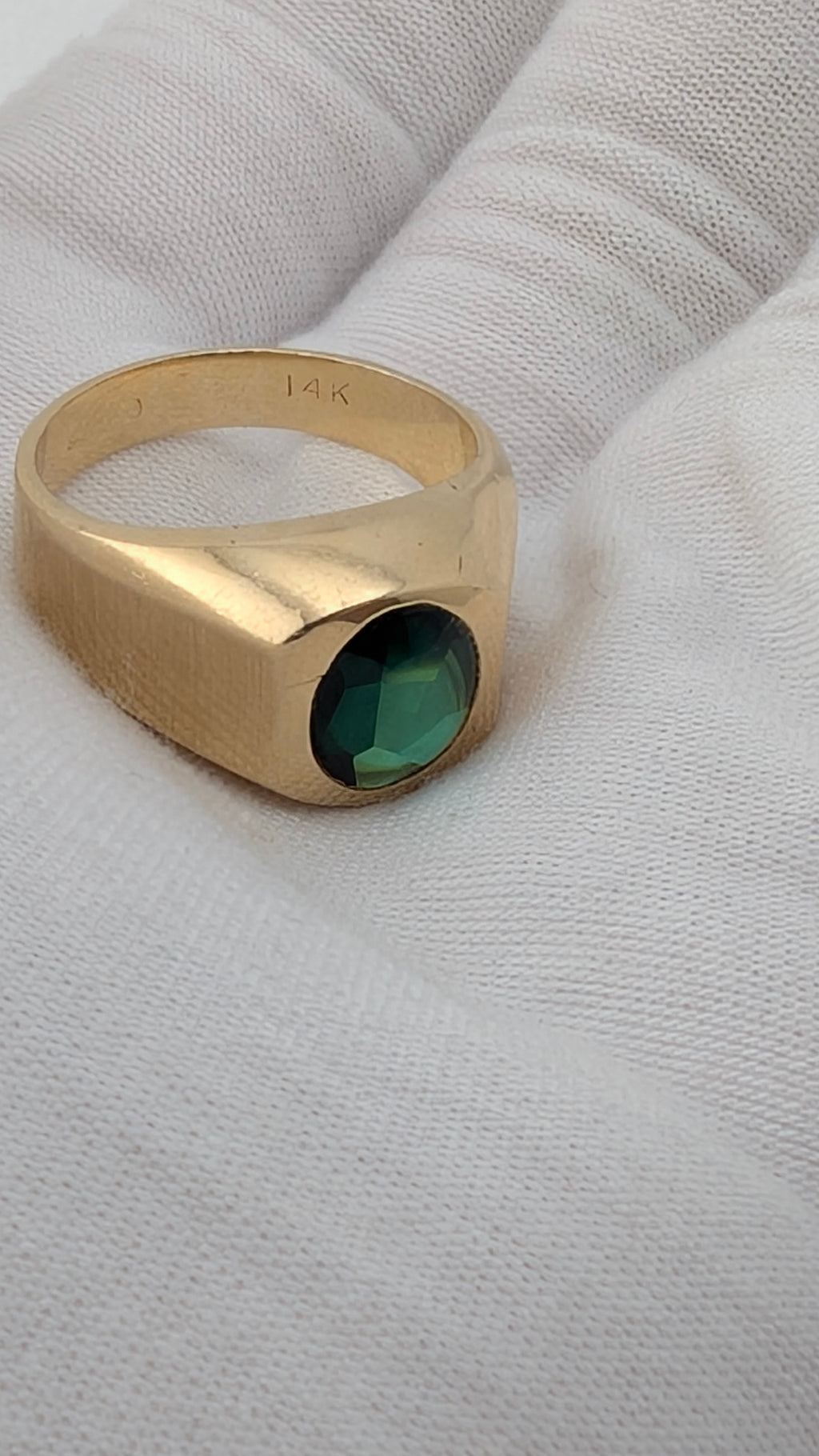 Heavy 14K Gold Emerald Signet Ring – Size 9 – 13.3 Grams