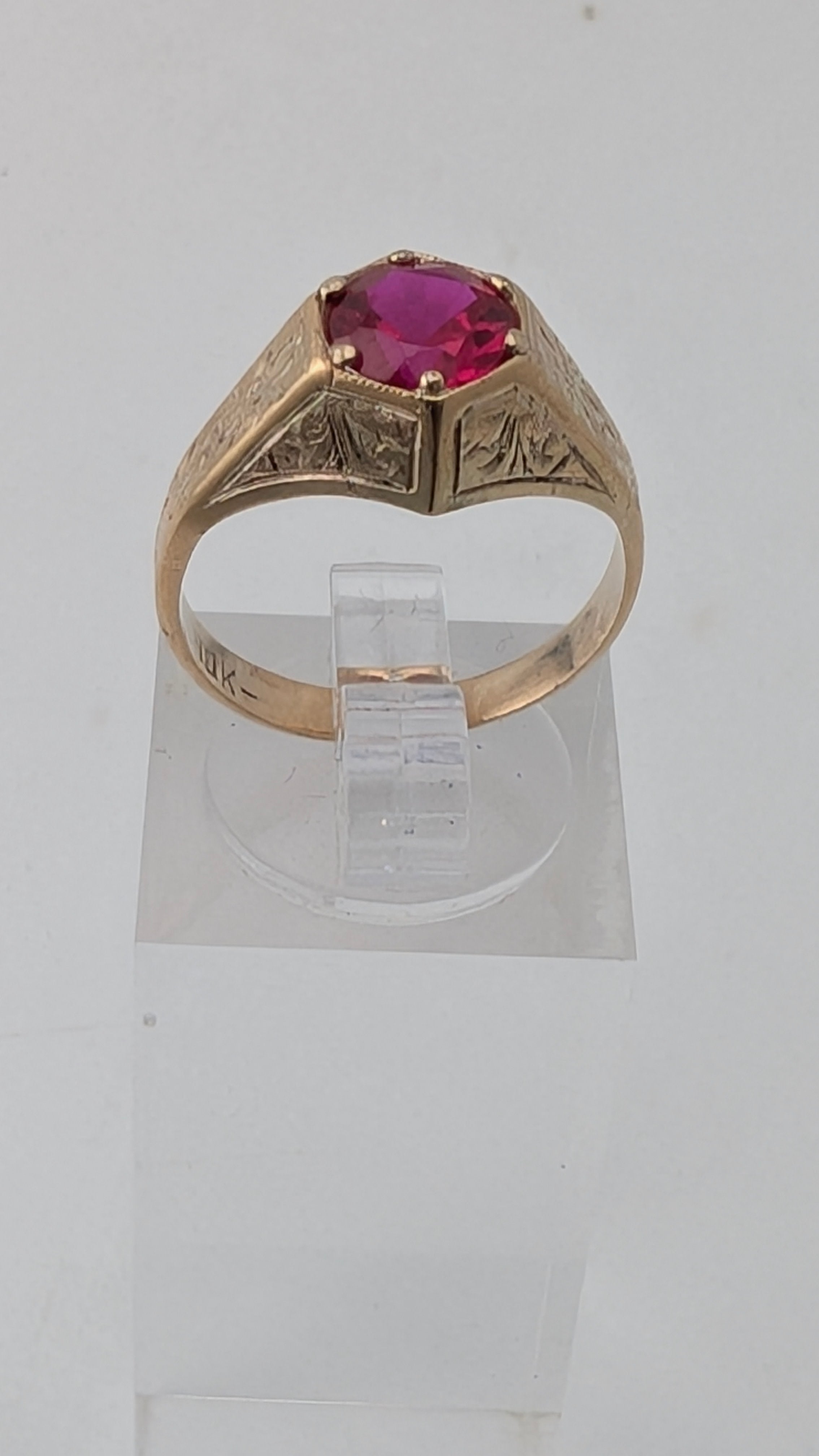 Vintage 10K Gold Red Gemstone Ring – Size 6.75