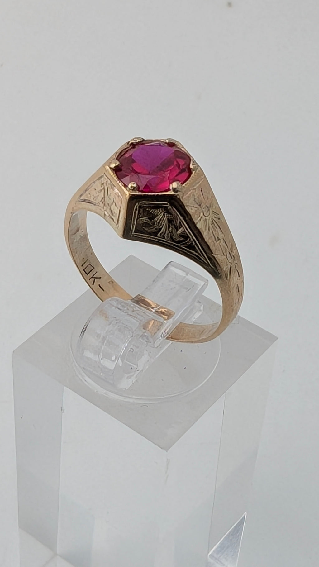 Vintage 10K Gold Red Gemstone Ring – Size 6.75