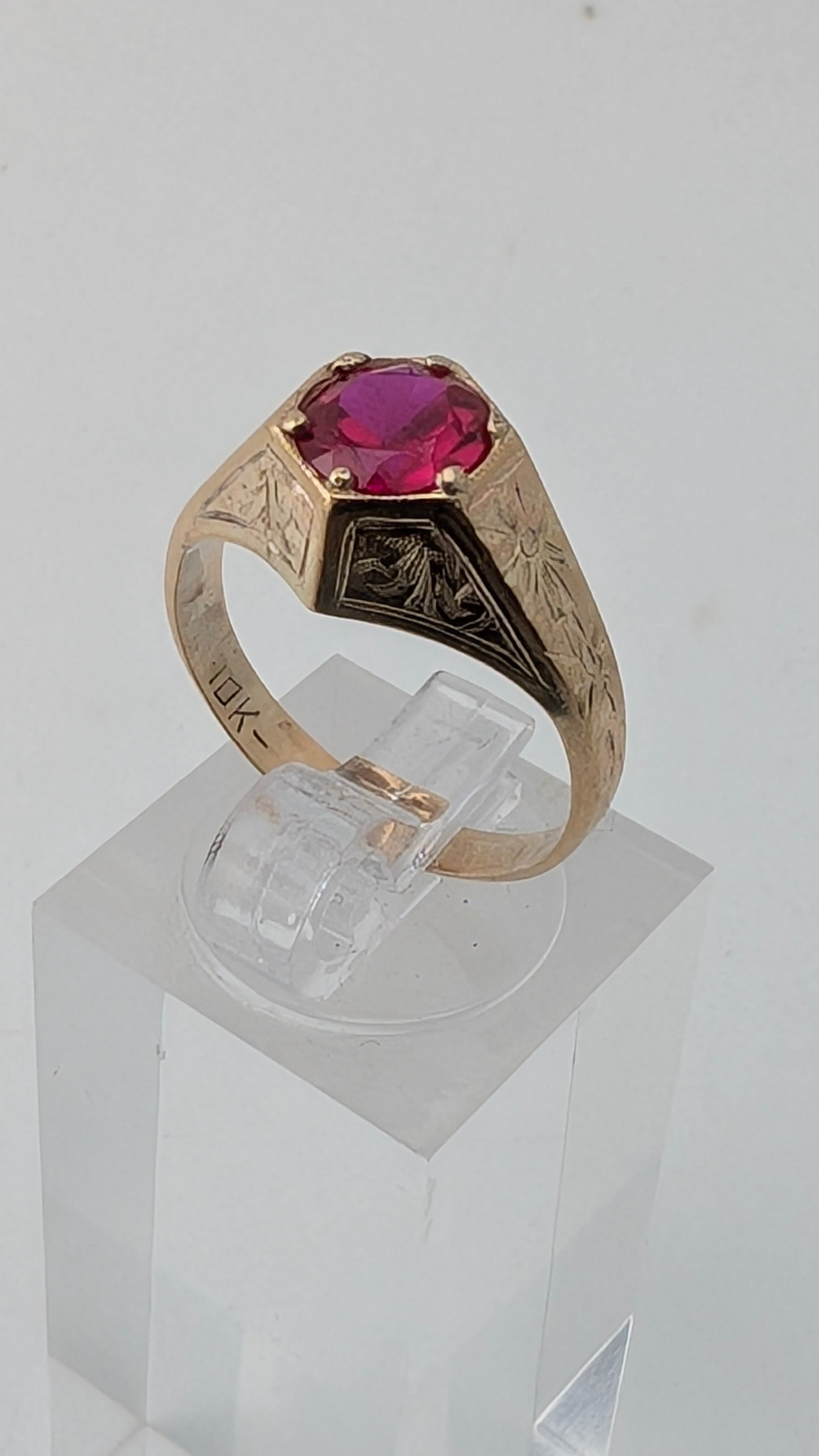 Vintage 10K Gold Red Gemstone Ring – Size 6.75