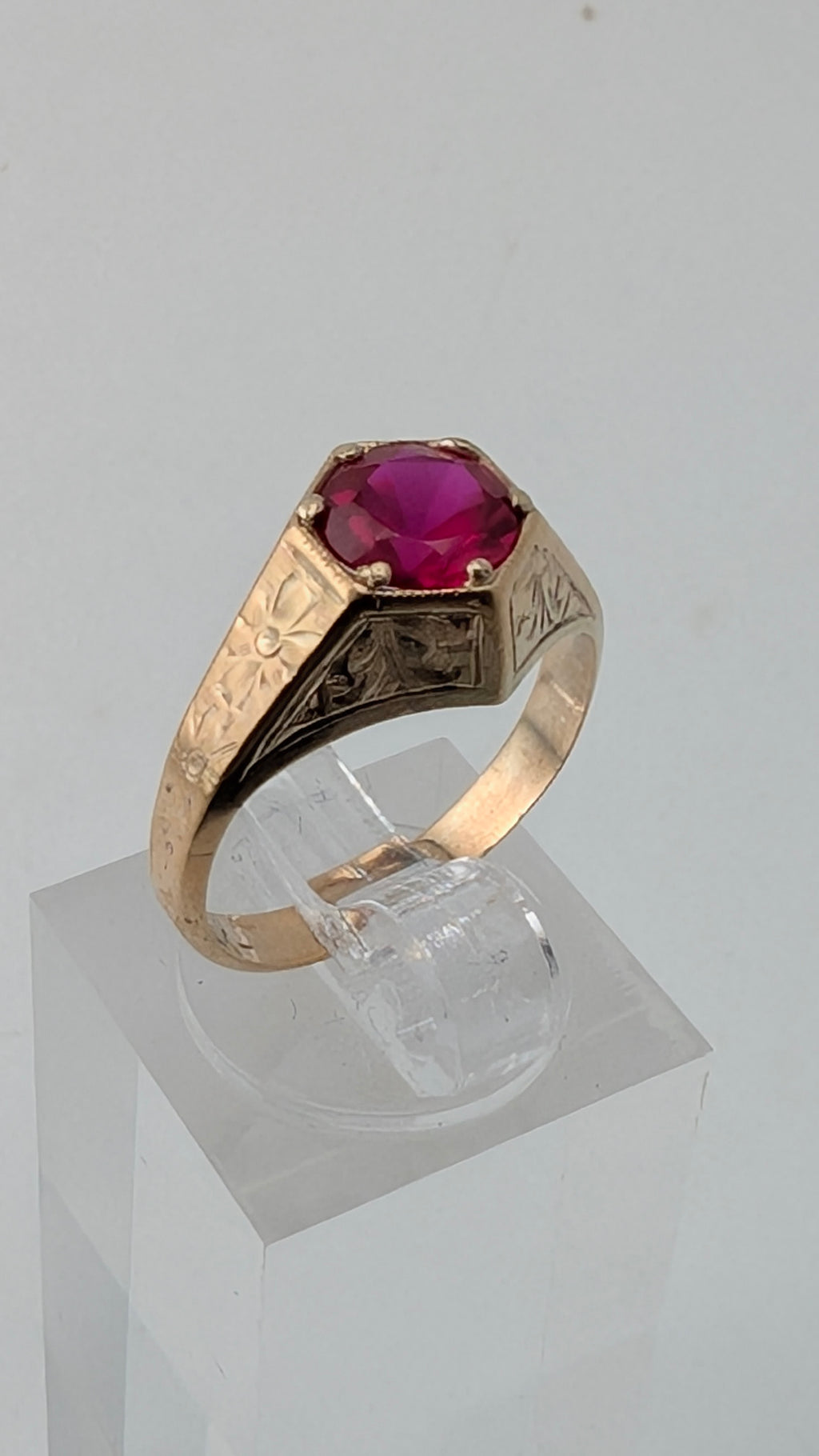 Vintage 10K Gold Red Gemstone Ring – Size 6.75