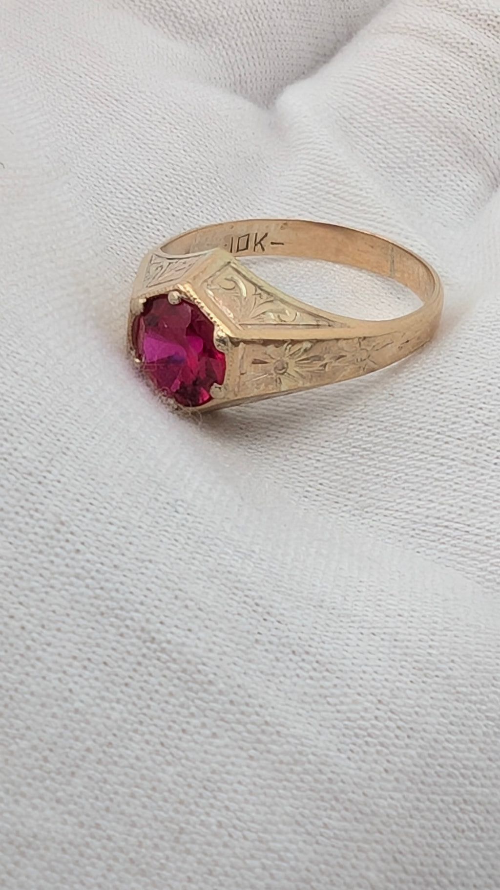 Vintage 10K Gold Red Gemstone Ring – Size 6.75
