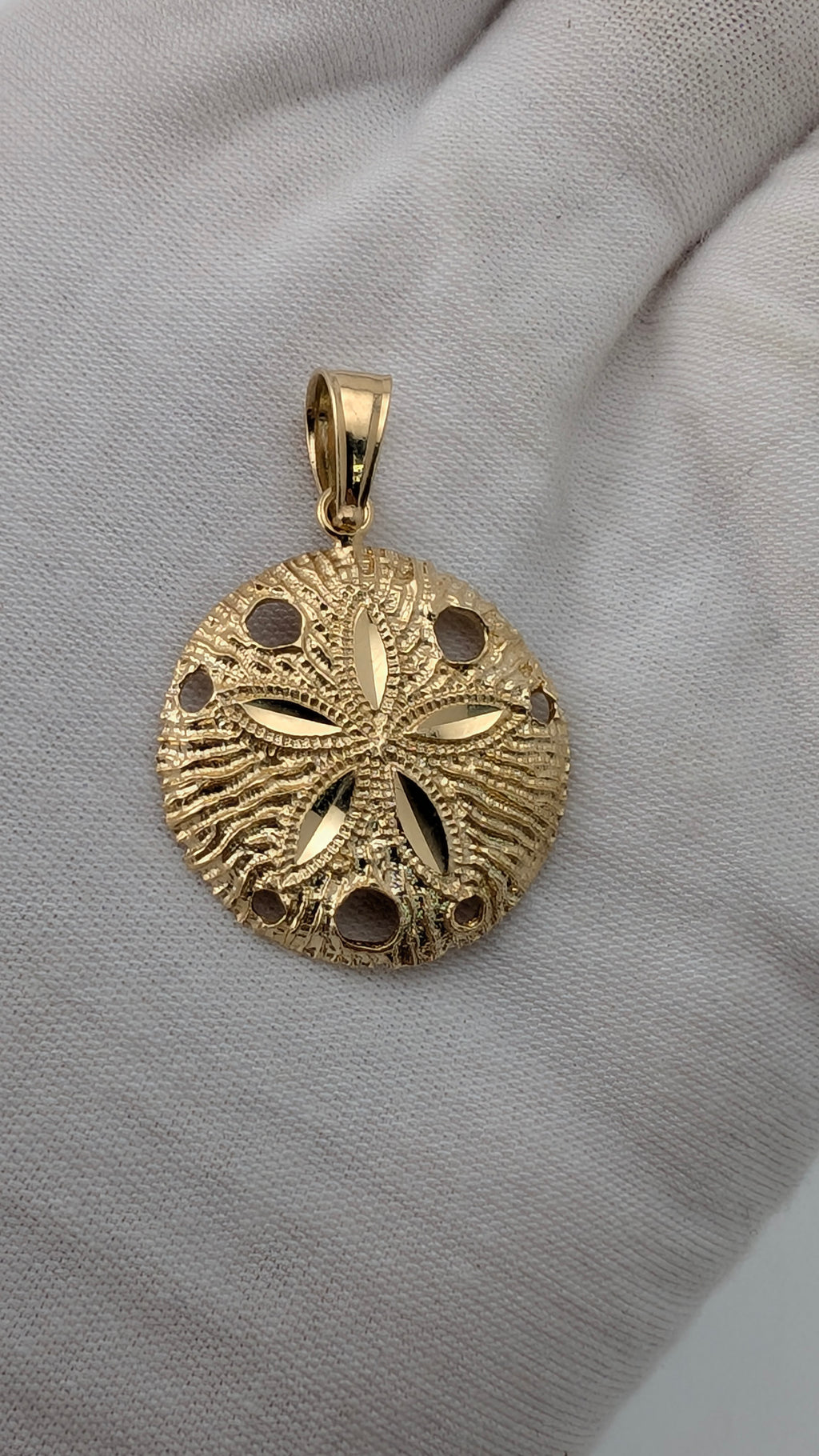 14K Yellow Gold Sand Dollar Pendant – Openwork Coastal Design | 3.57g