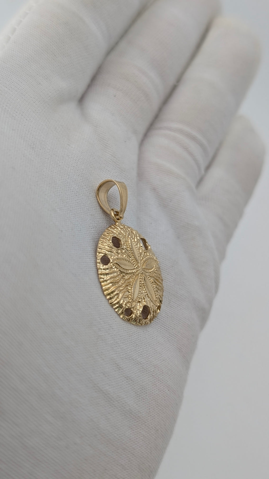 14K Yellow Gold Sand Dollar Pendant – Openwork Coastal Design | 3.57g