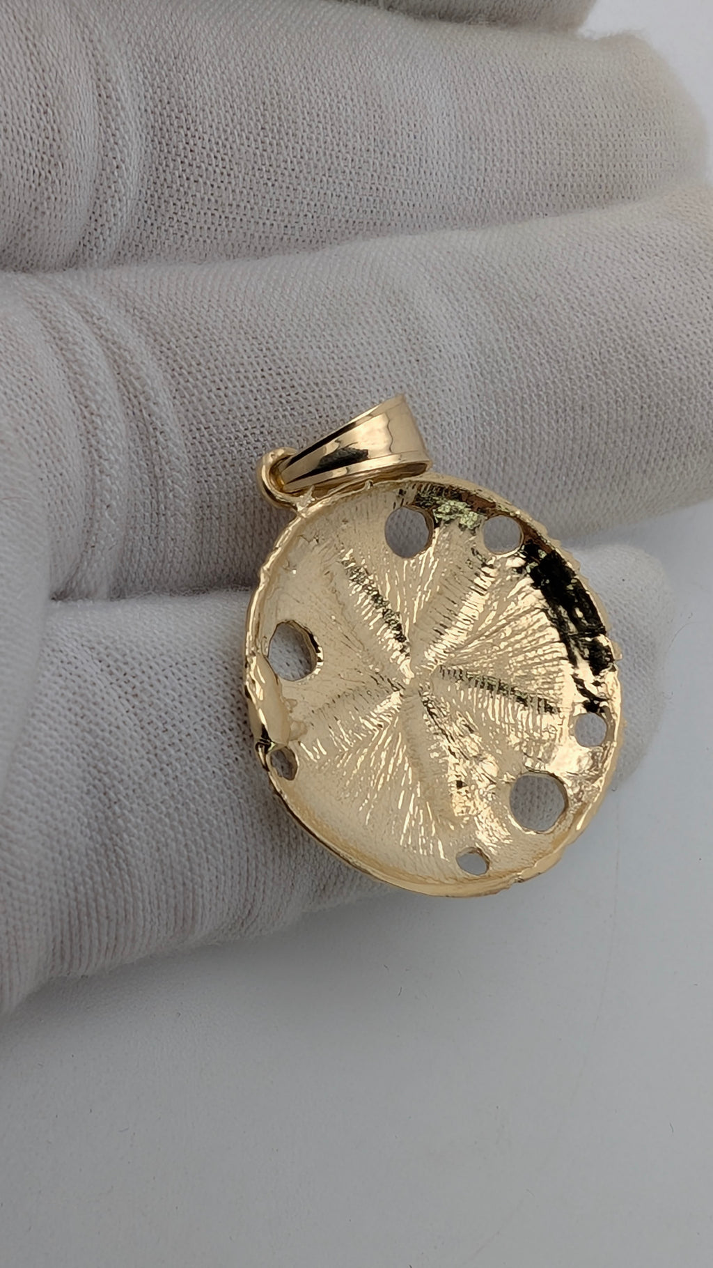 14K Yellow Gold Sand Dollar Pendant – Openwork Coastal Design | 3.57g