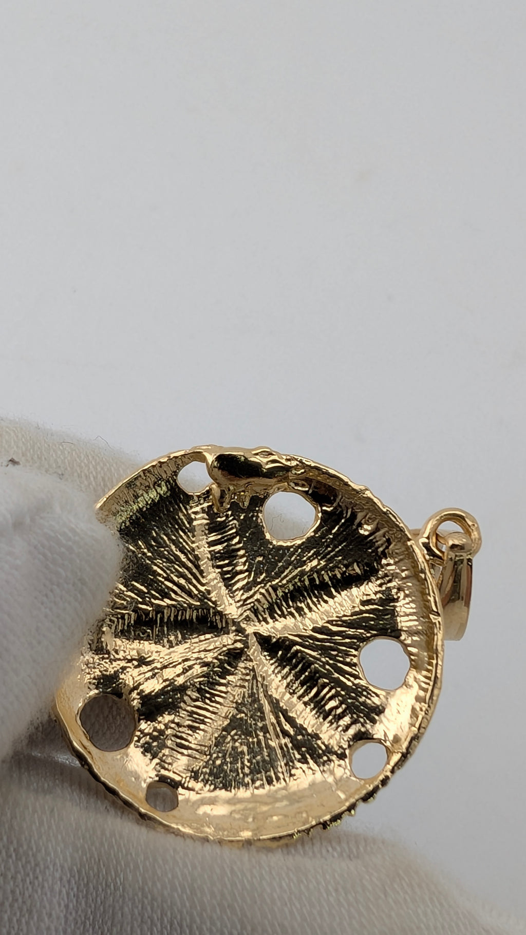 14K Yellow Gold Sand Dollar Pendant – Openwork Coastal Design | 3.57g