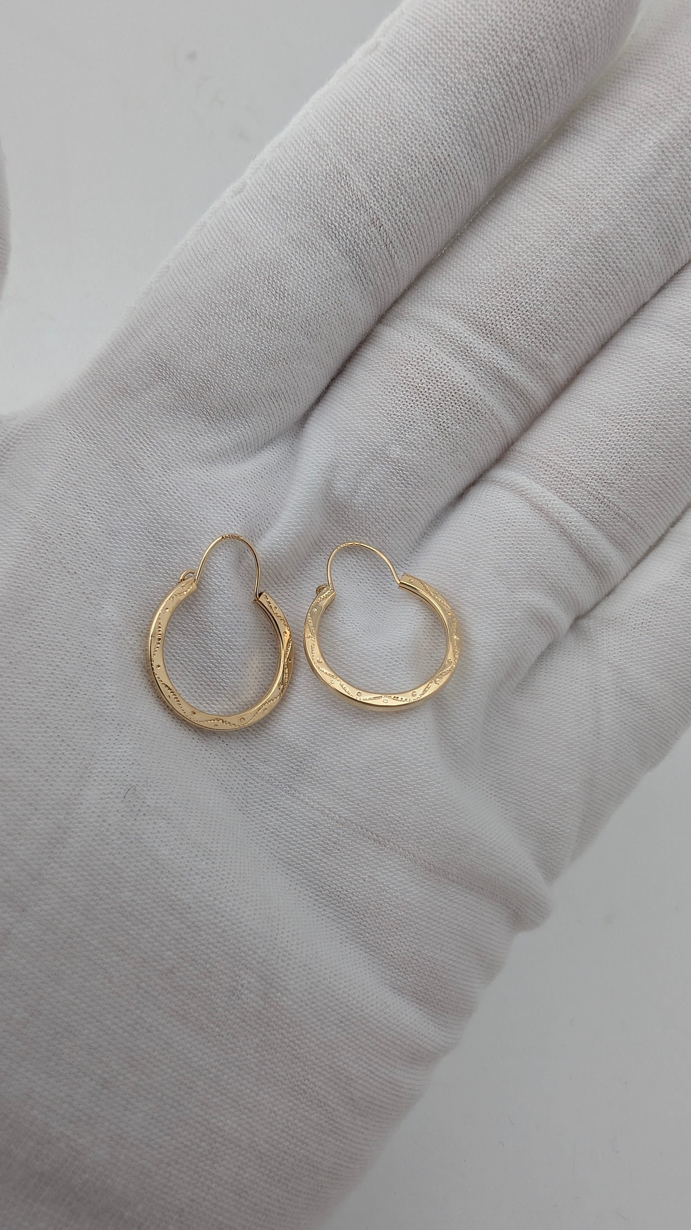 14K Yellow Gold Engraved Hoop Earrings – 17mm – 1.0g