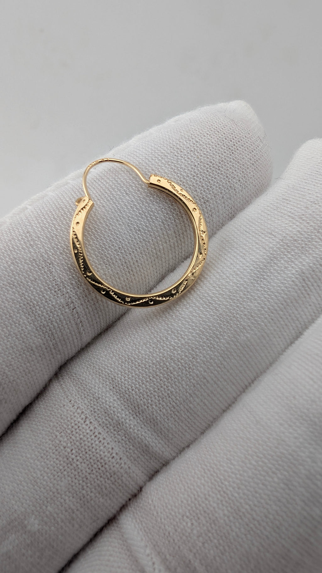 14K Yellow Gold Engraved Hoop Earrings – 17mm – 1.0g