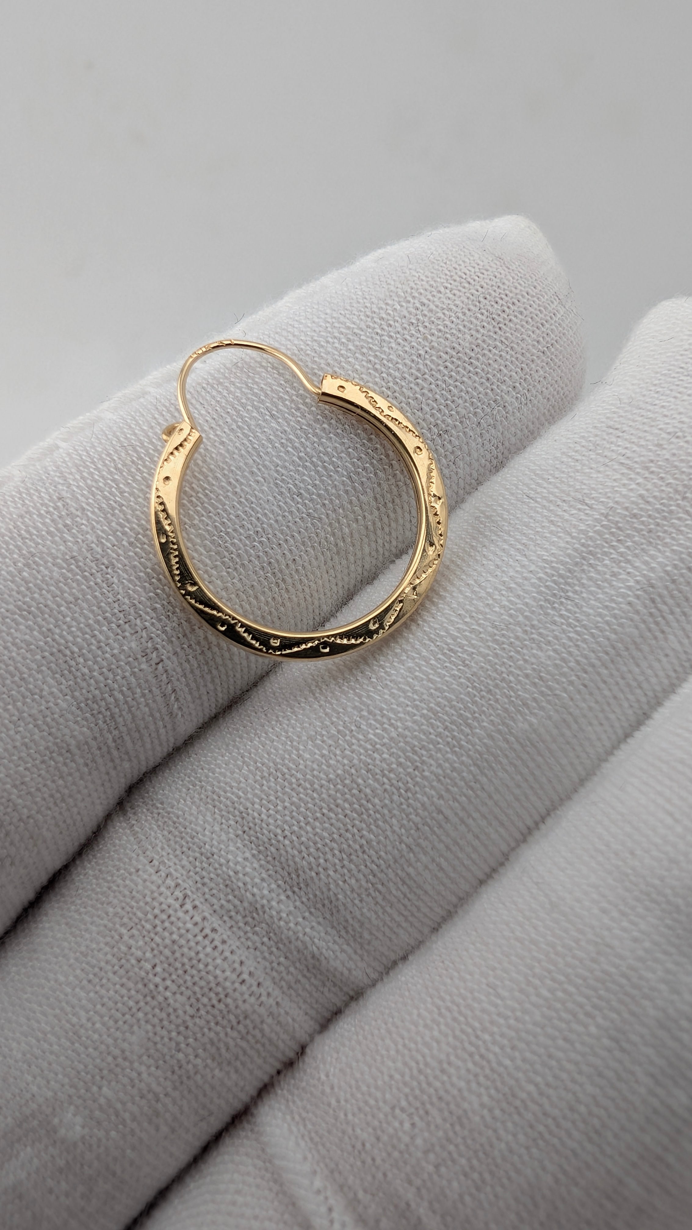 14K Yellow Gold Engraved Hoop Earrings – 17mm – 1.0g