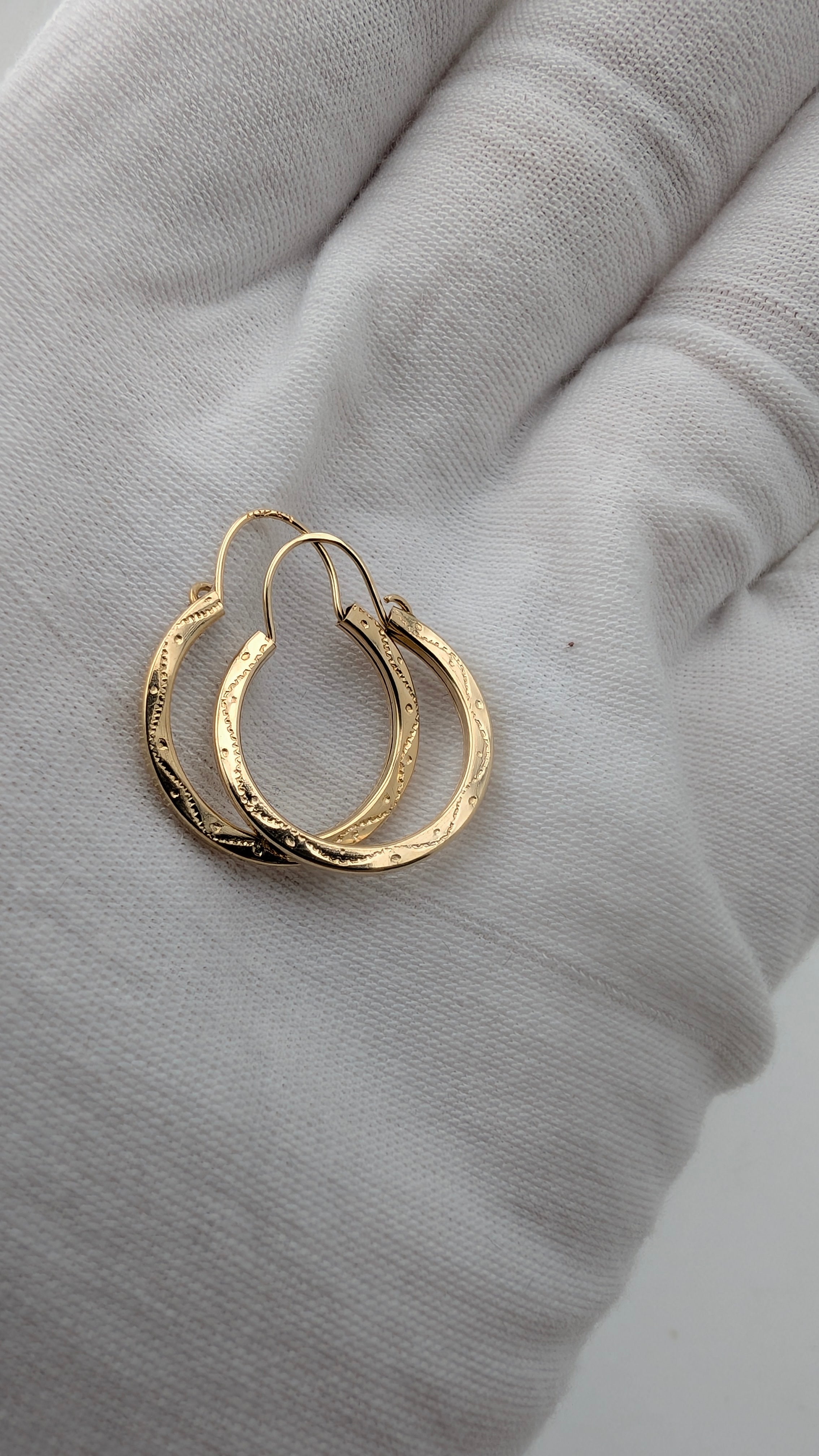 14K Yellow Gold Engraved Hoop Earrings – 17mm – 1.0g