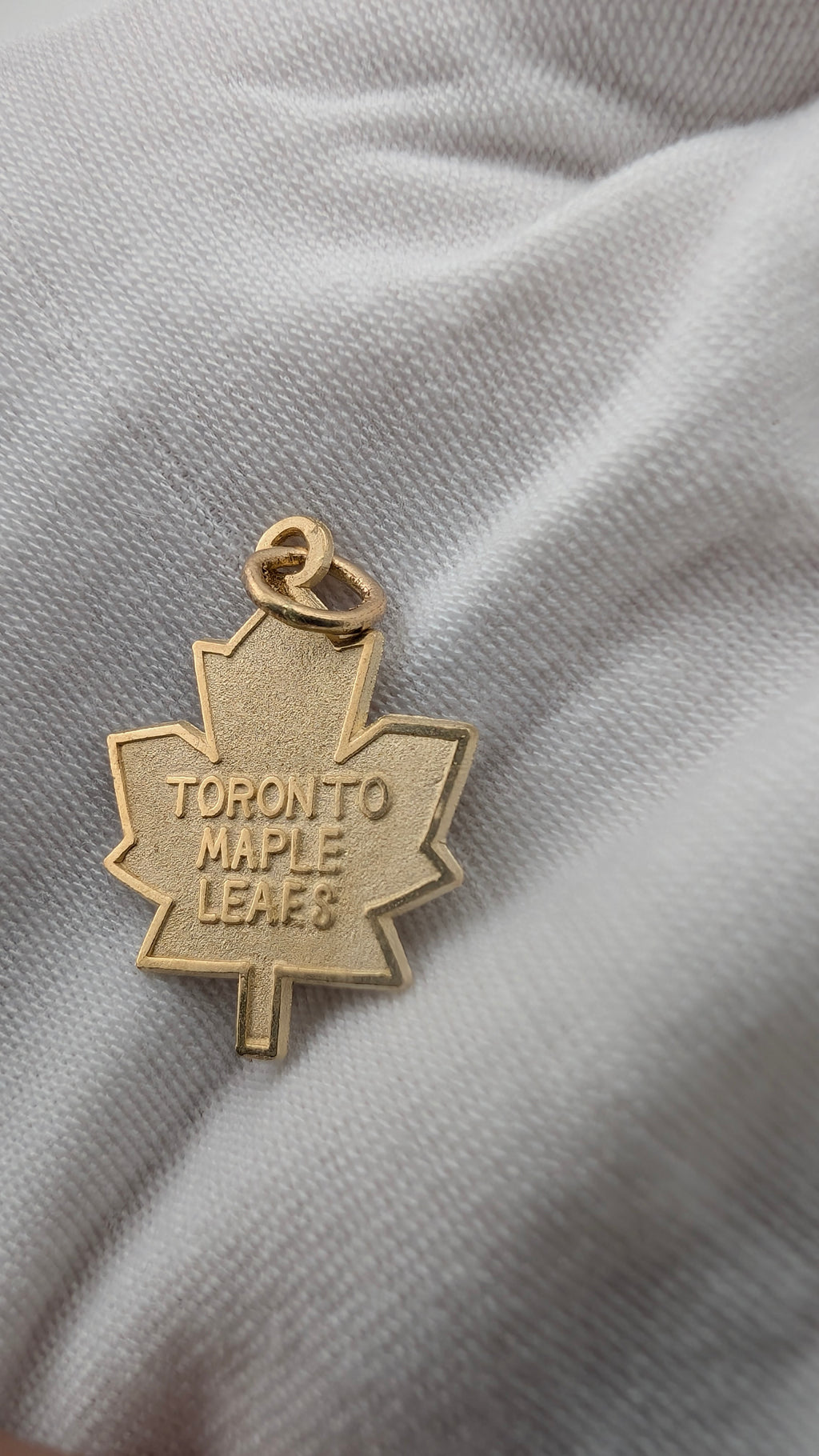 Vintage 10K Yellow Gold Toronto Maple Leafs Pendant | 24mm | 0.90g