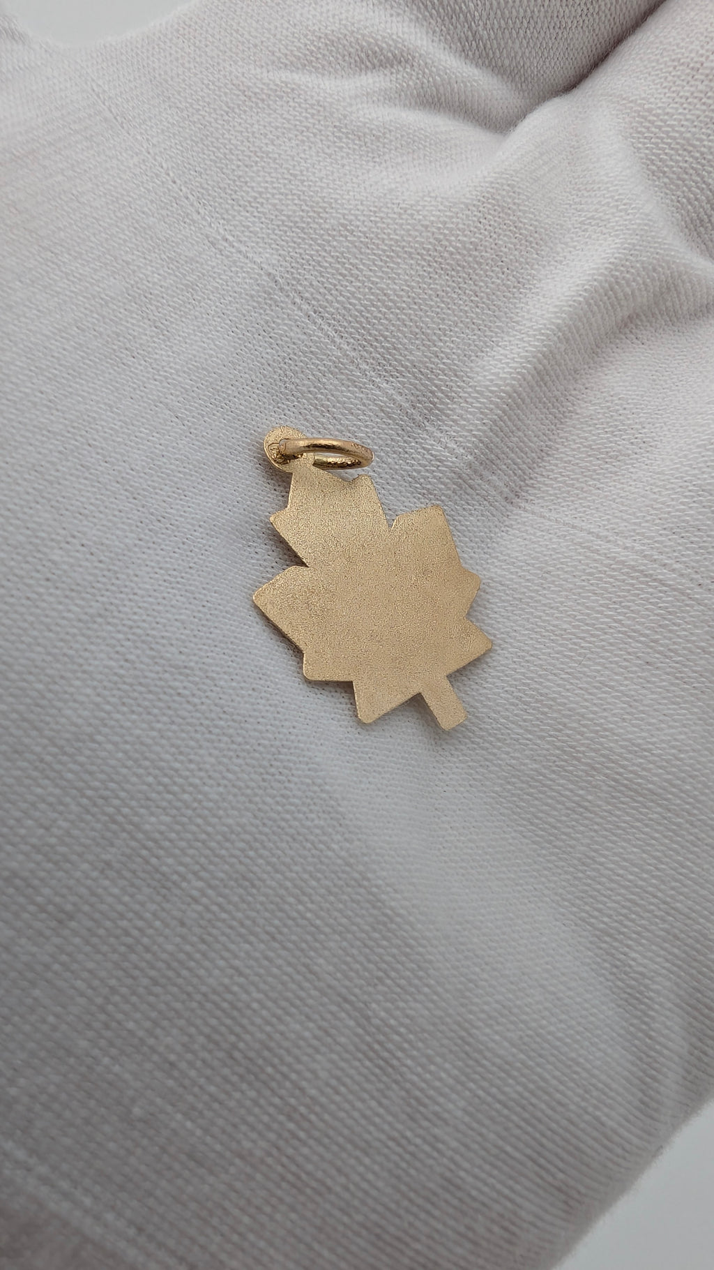 Vintage 10K Yellow Gold Toronto Maple Leafs Pendant | 24mm | 0.90g