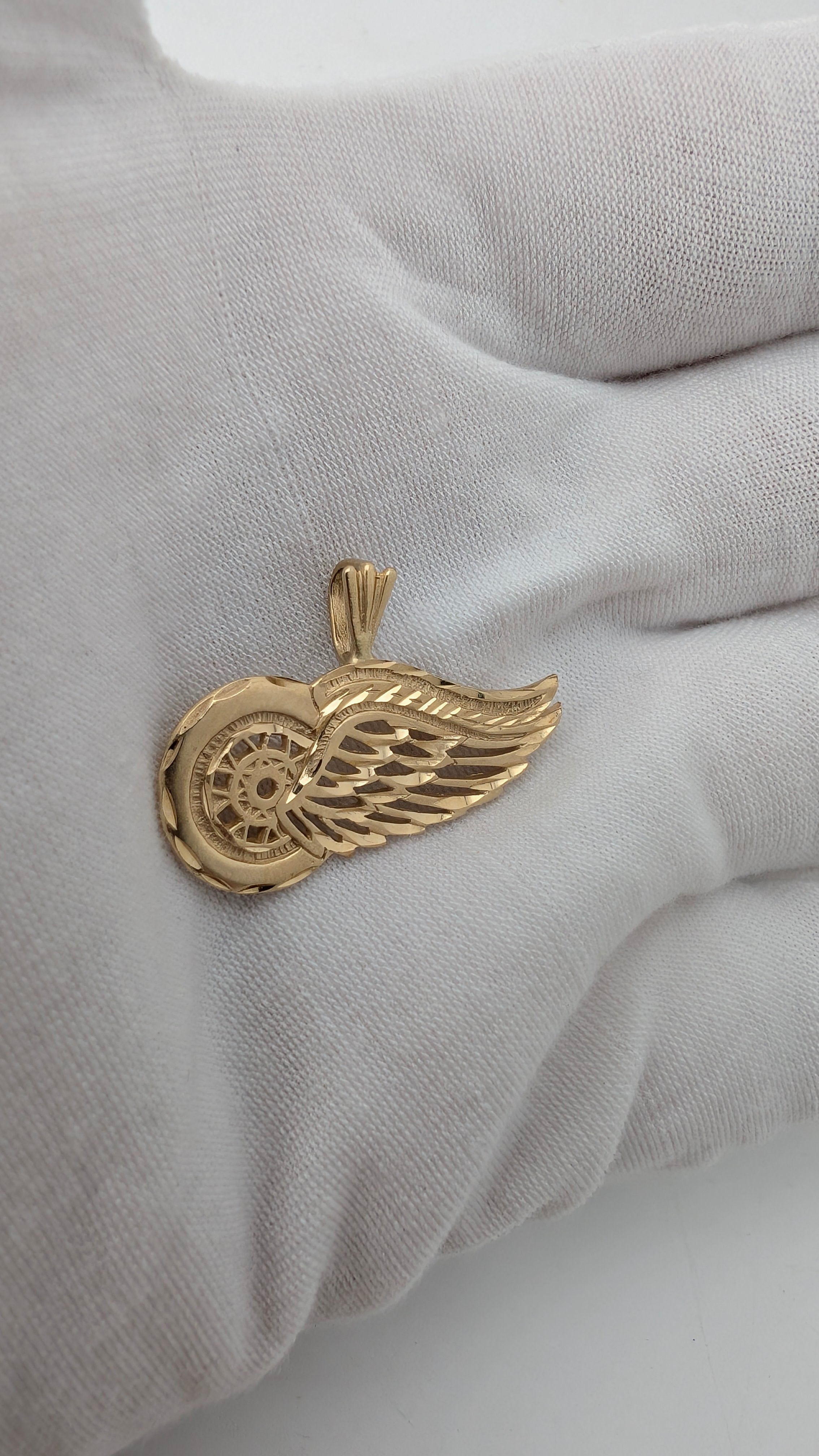 Vintage 14K Gold Detroit Red Wings Winged Wheel Pendant | Official NHL 1986 | 2.58g