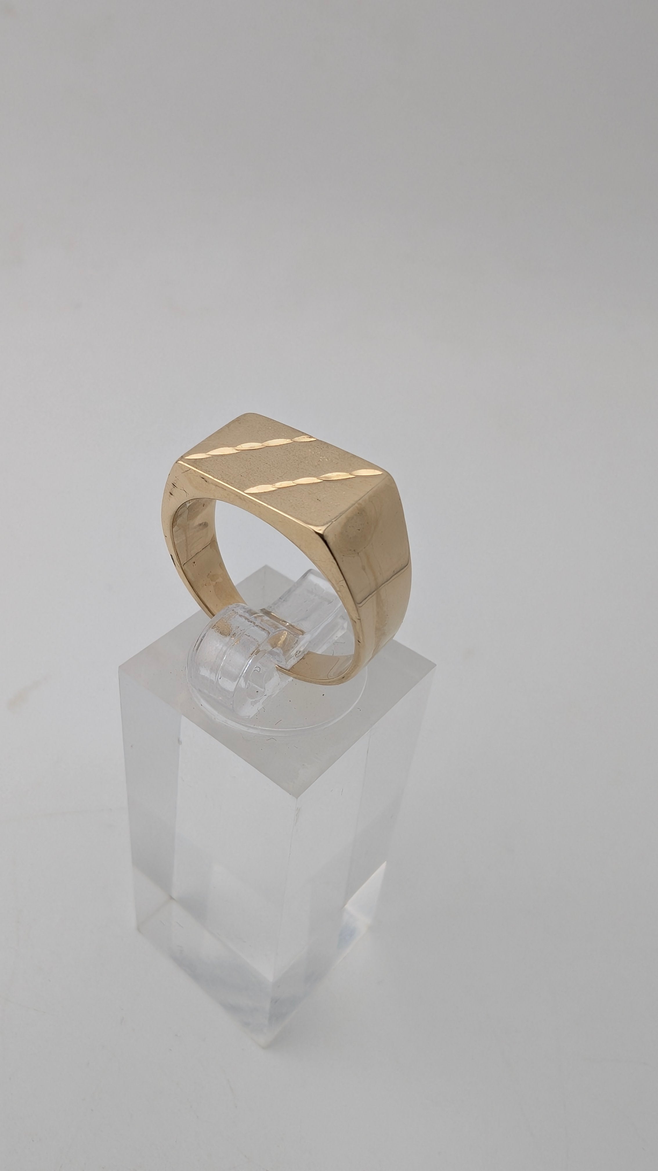 Heavy 10K Yellow Gold Men's Signet Ring Size 7 – 4.79g