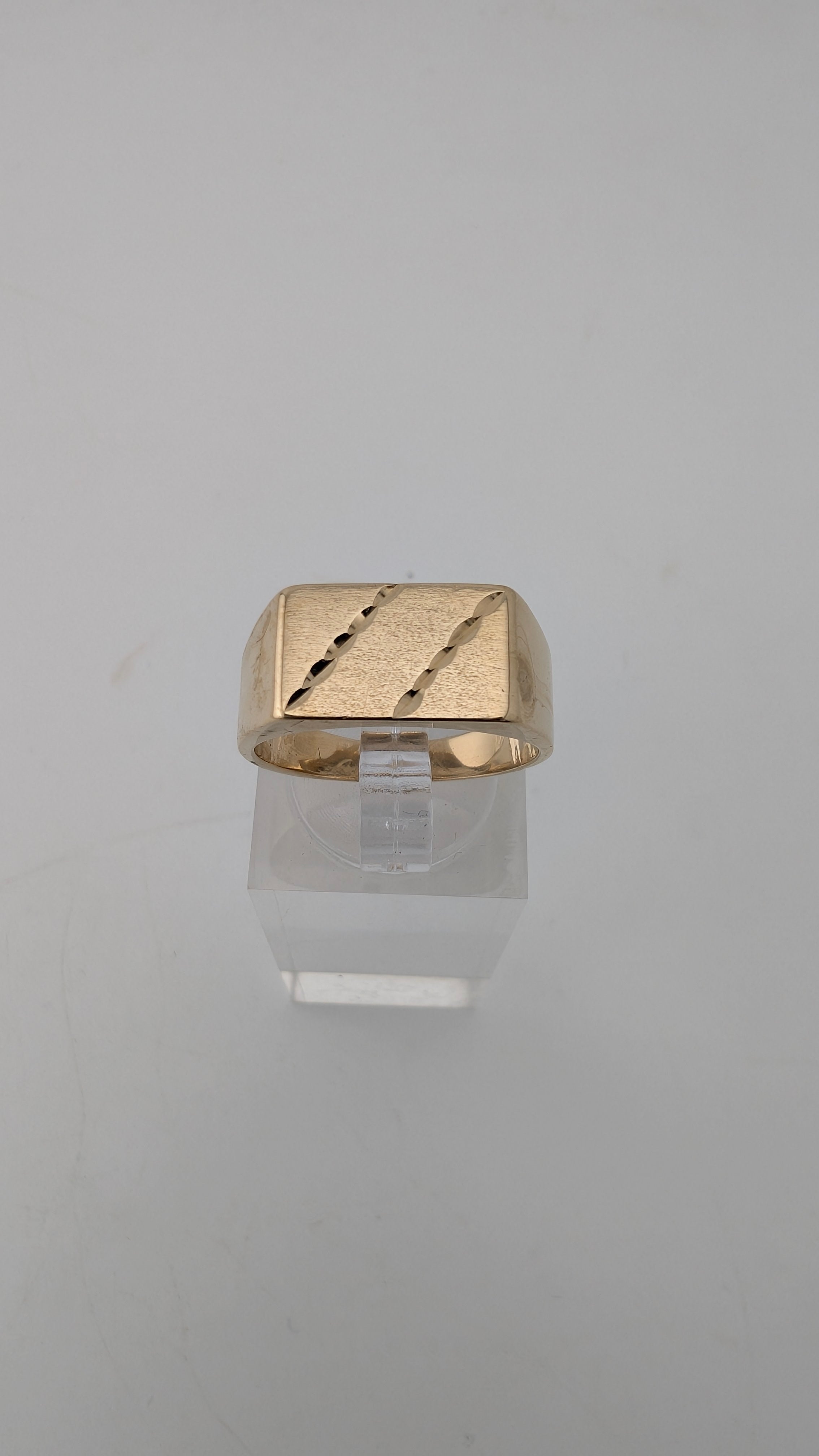 Heavy 10K Yellow Gold Men's Signet Ring Size 7 – 4.79g
