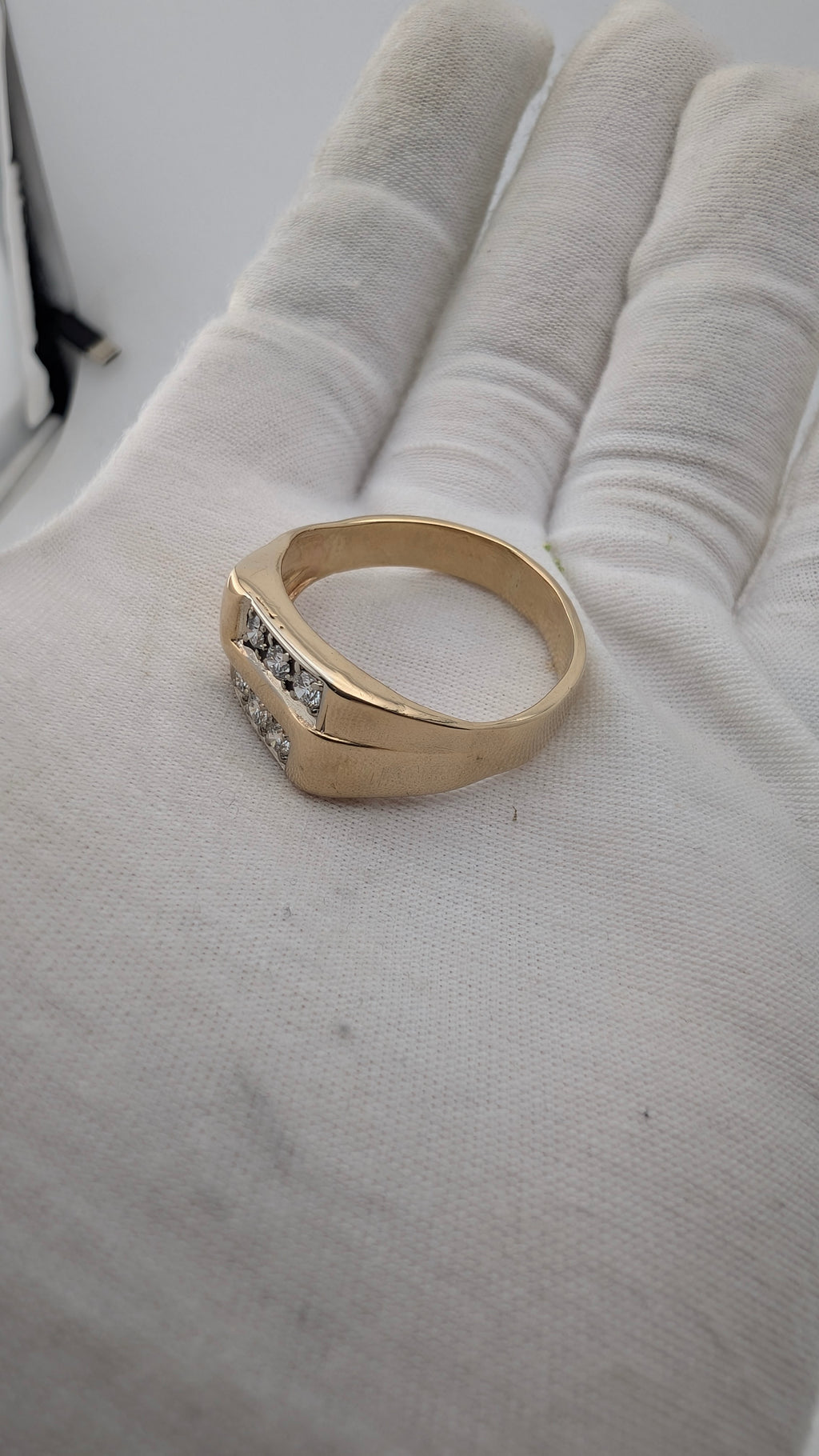 Vintage 14K Yellow Gold Men's Diamond Ring Size 14 – 7.5g