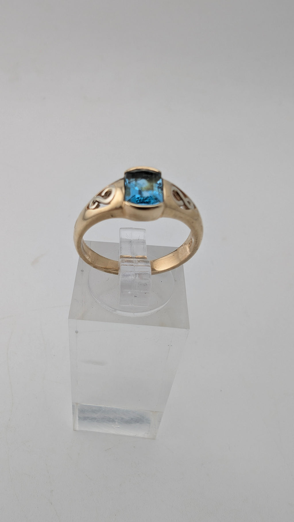 Vintage 9K Gold Blue Gemstone Ring Size 6.75 – 3.35g – Bezel Set