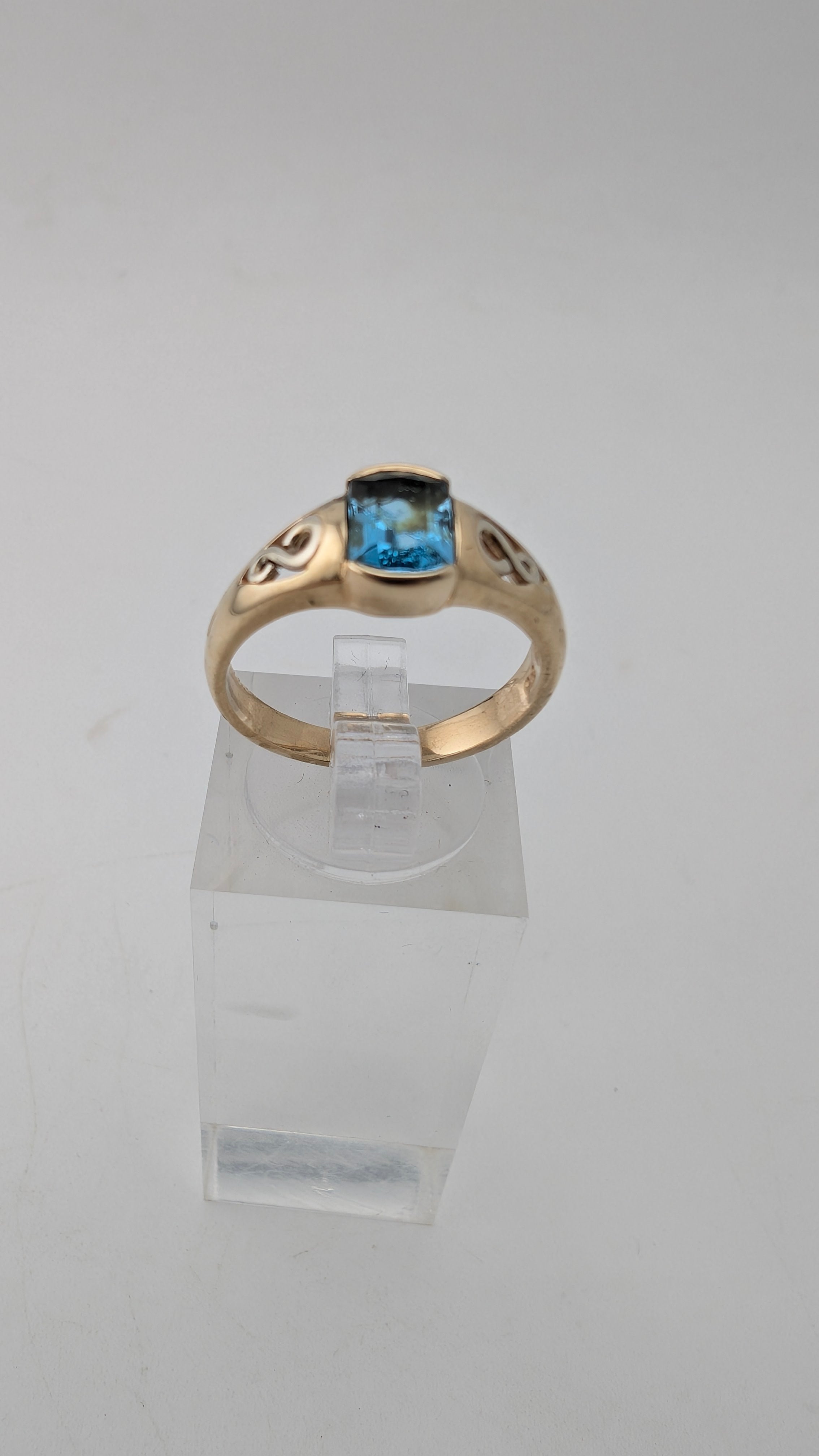 Vintage 9K Gold Blue Gemstone Ring Size 6.75 – 3.35g – Bezel Set