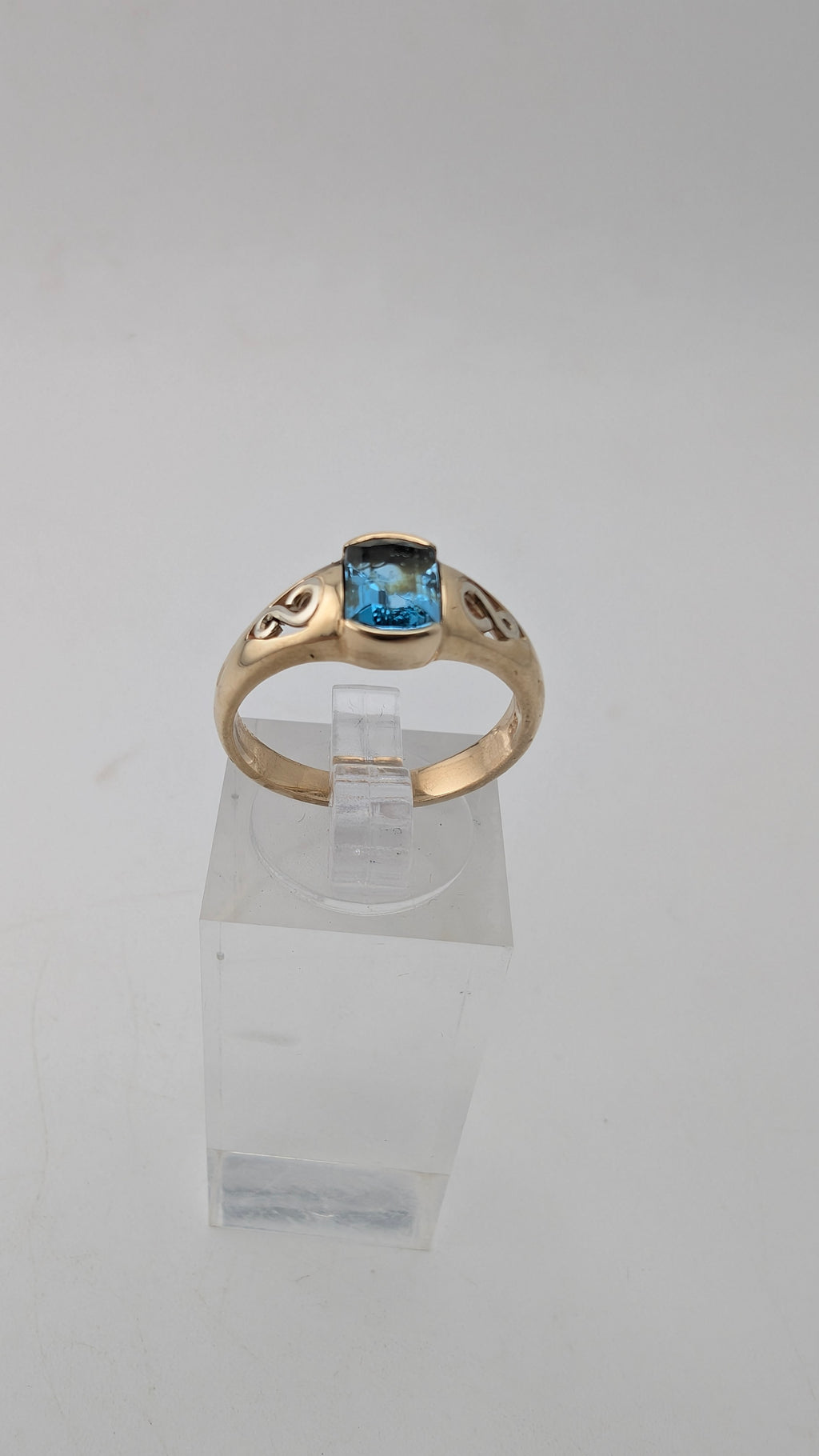 Vintage 9K Gold Blue Gemstone Ring Size 6.75 – 3.35g – Bezel Set