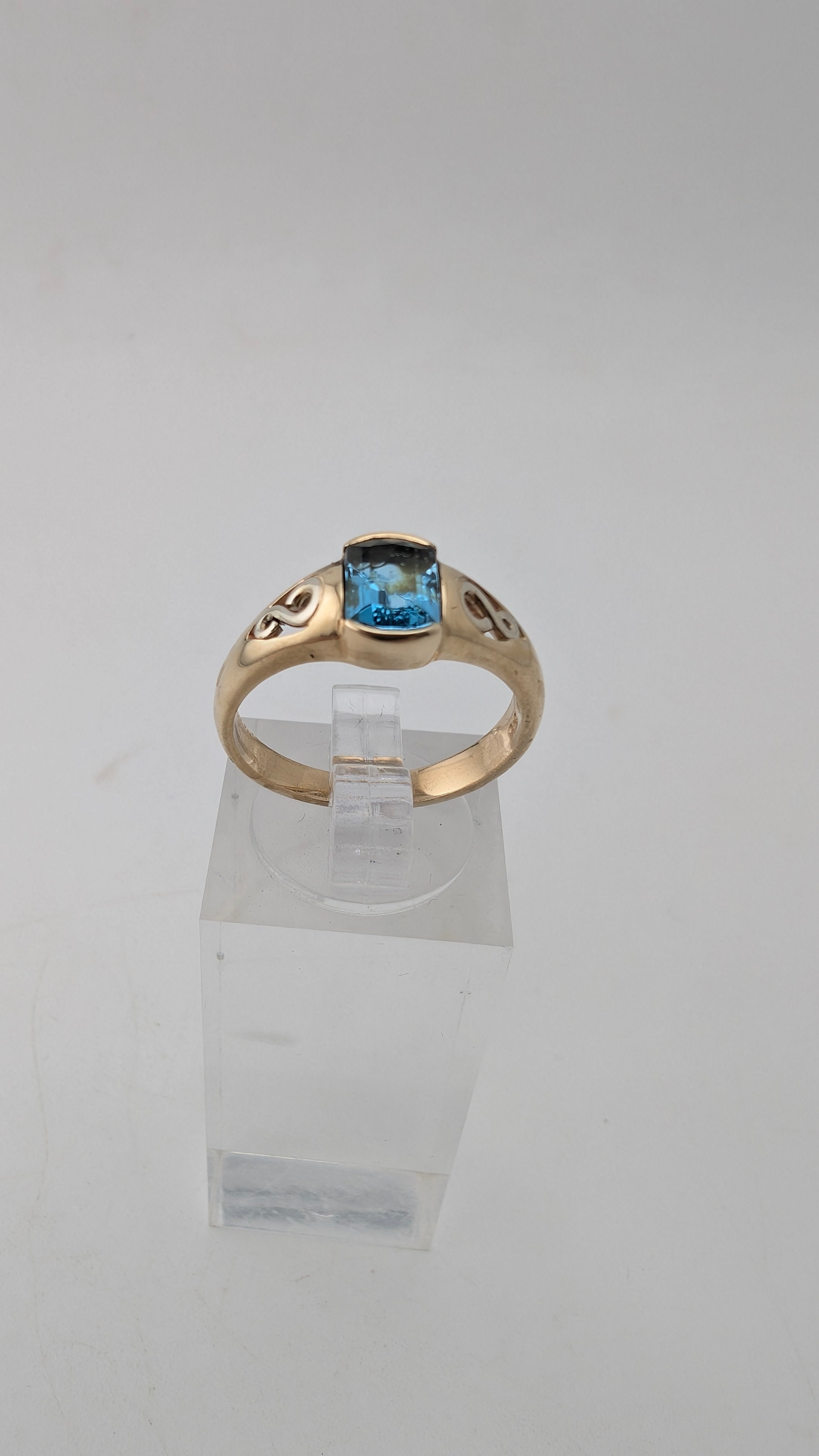 Vintage 9K Gold Blue Gemstone Ring Size 6.75 – 3.35g – Bezel Set