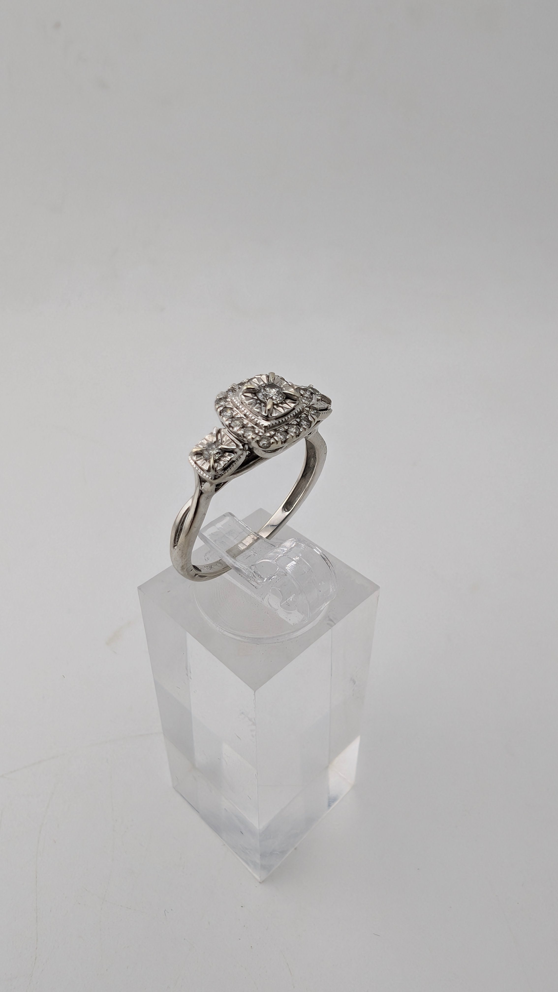 10K White Gold Diamond Halo Engagement Ring Size 7¼ Vintage Inspired