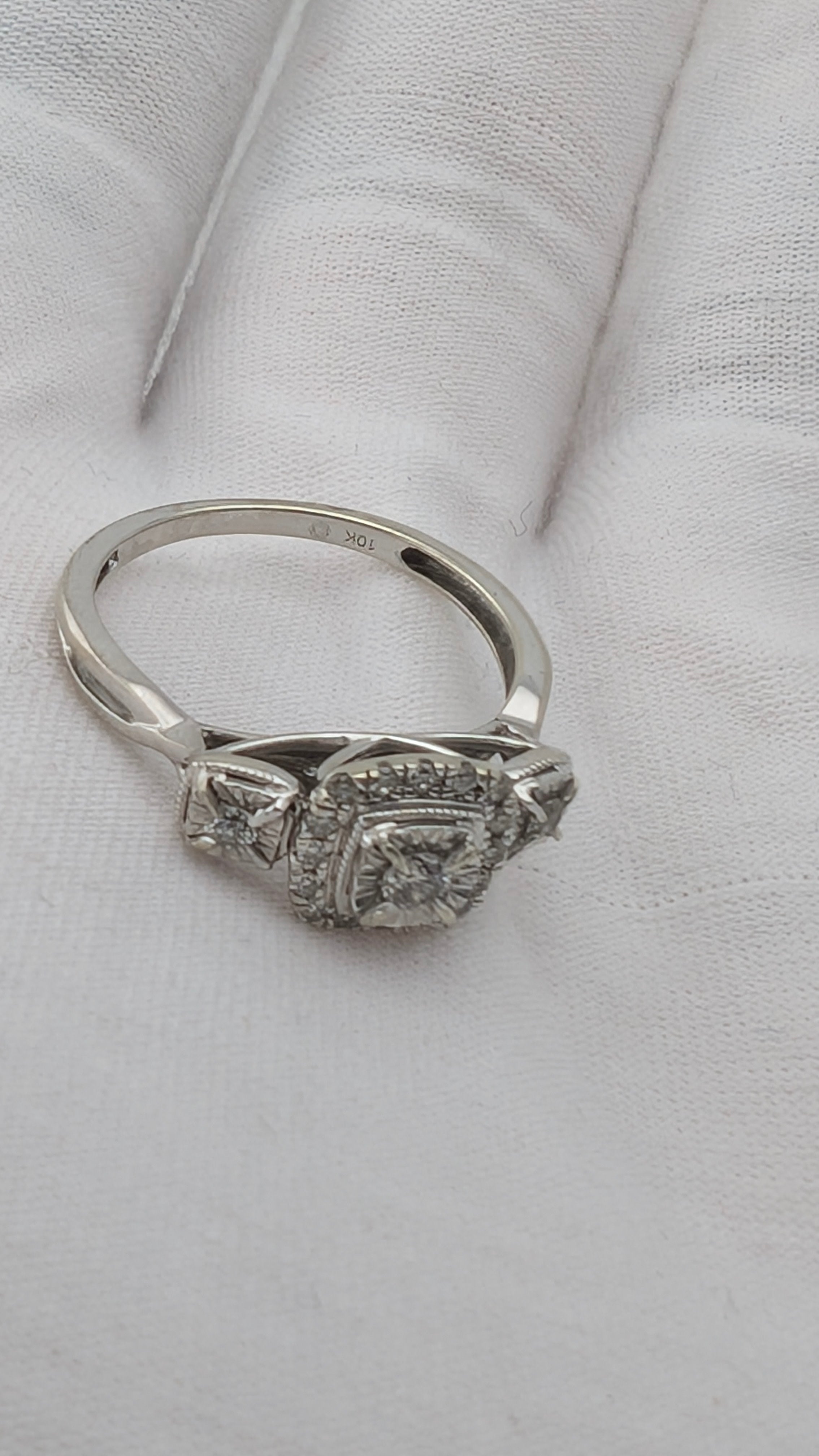 10K White Gold Diamond Halo Engagement Ring Size 7¼ Vintage Inspired