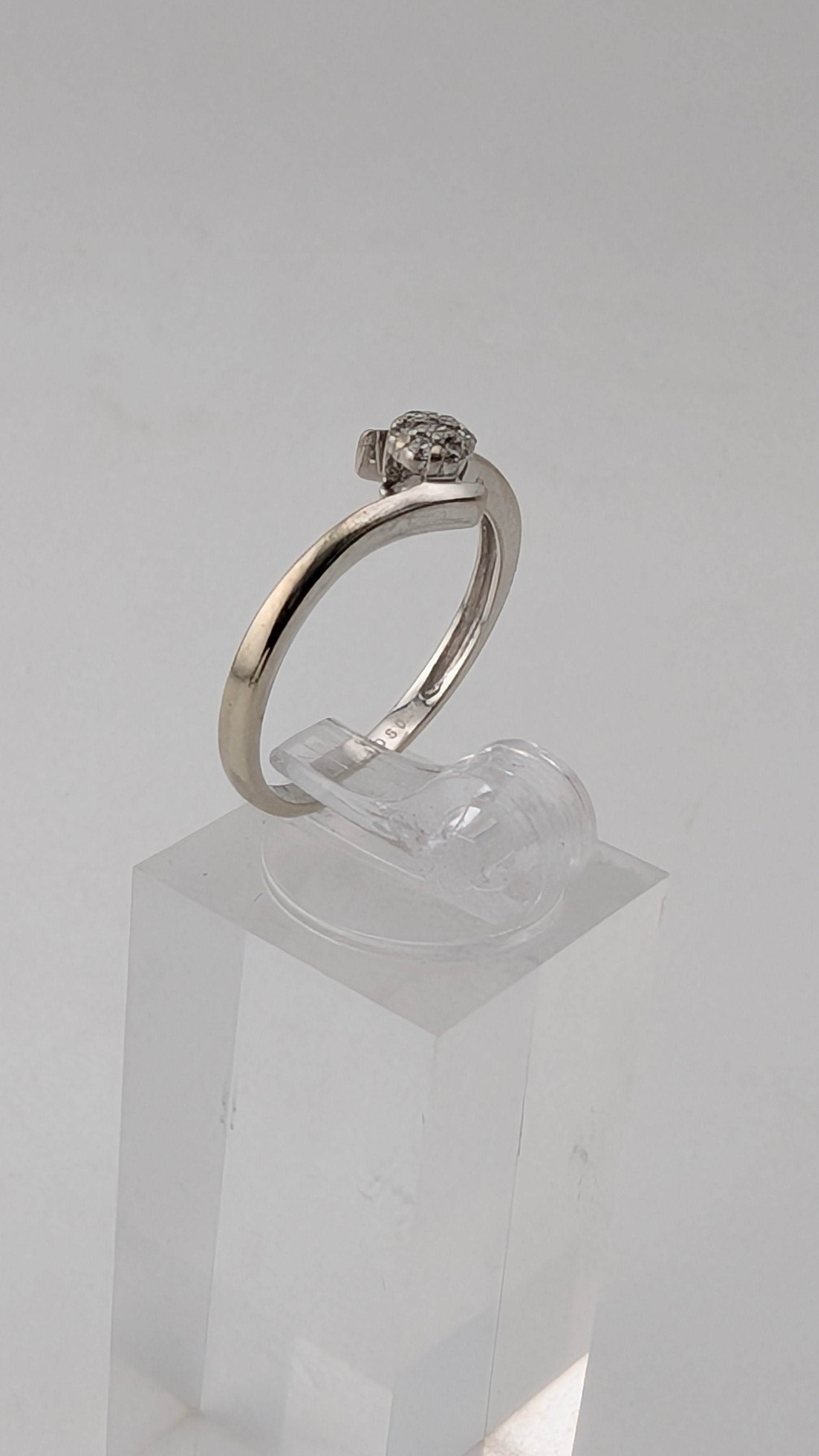 10K White Gold Diamond Bypass Promise Ring 0.07 CTW Size 7¼