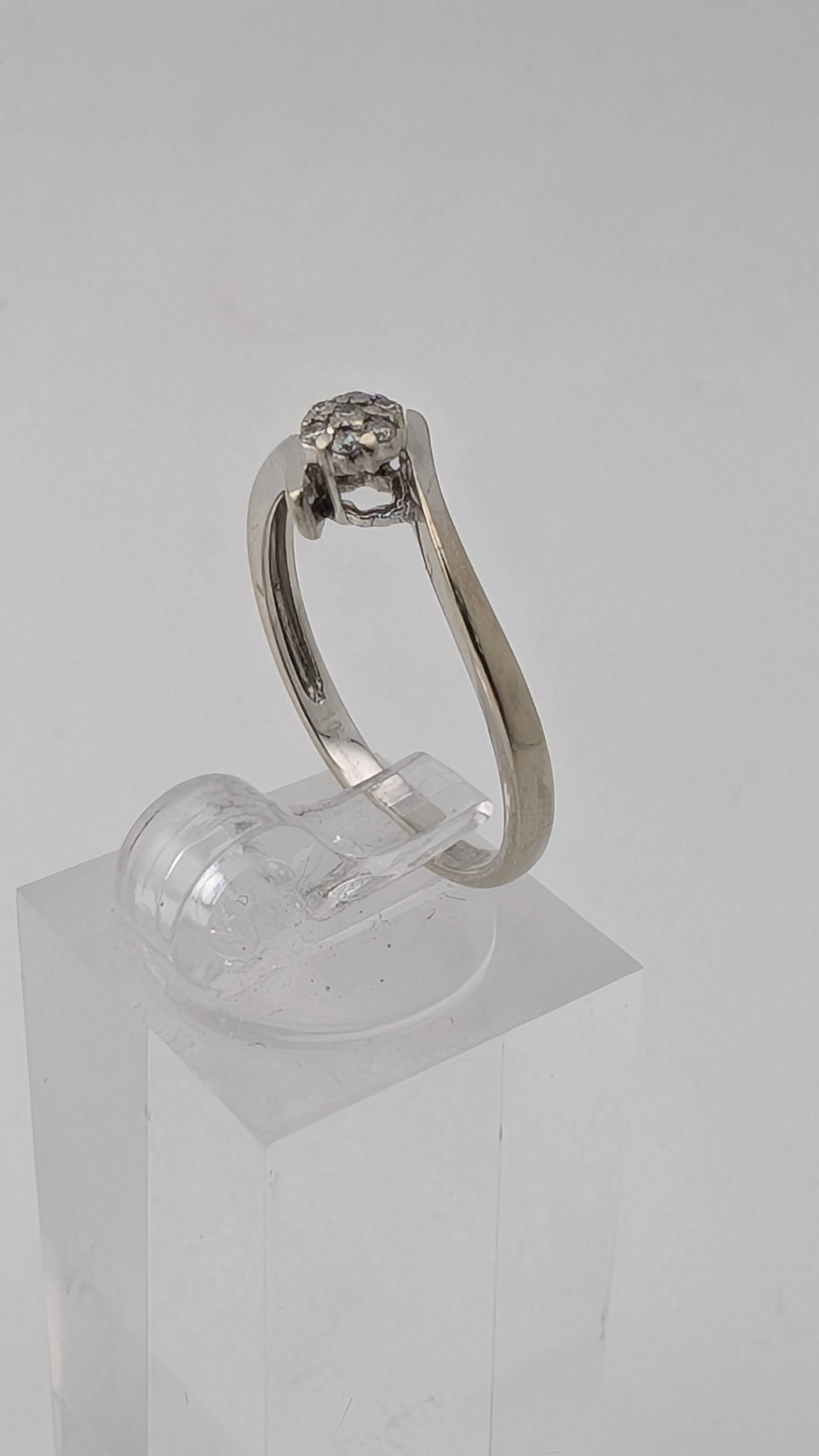 10K White Gold Diamond Bypass Promise Ring 0.07 CTW Size 7¼