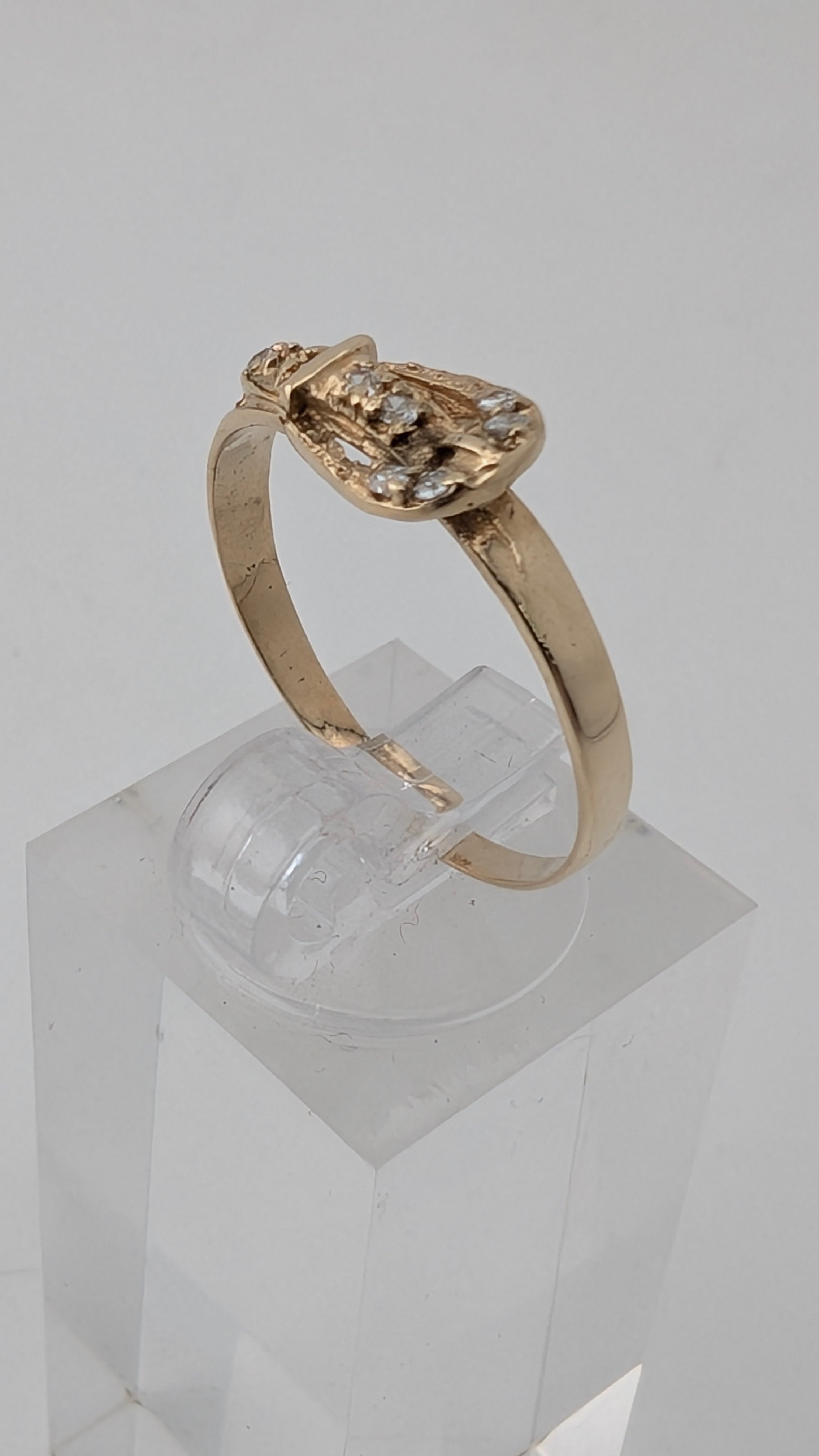 Vintage 10K Yellow Gold Buckle Ring with Clear Accent Stones | Size 8.25 | 1.4g