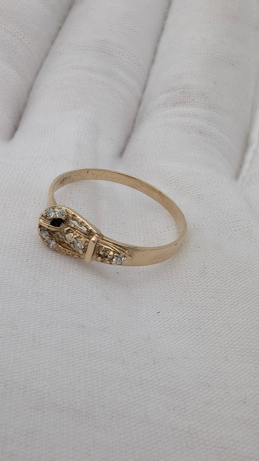 Vintage 10K Yellow Gold Buckle Ring with Clear Accent Stones | Size 8.25 | 1.4g