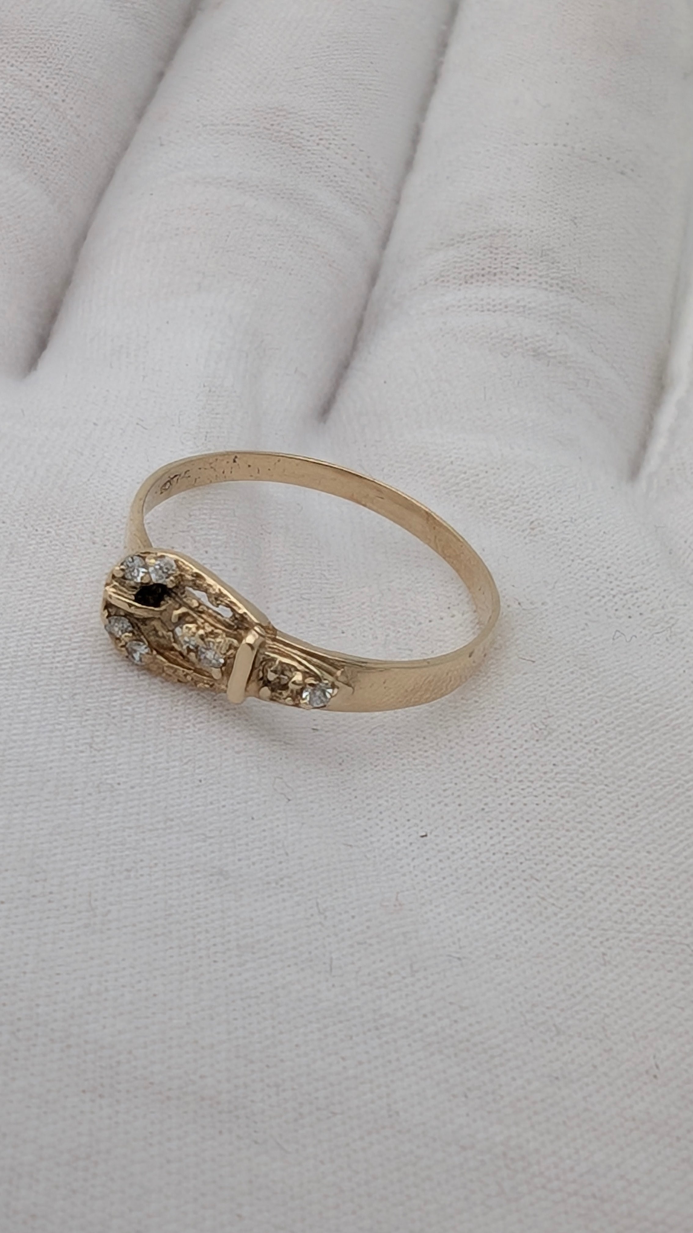 Vintage 10K Yellow Gold Buckle Ring with Clear Accent Stones | Size 8.25 | 1.4g