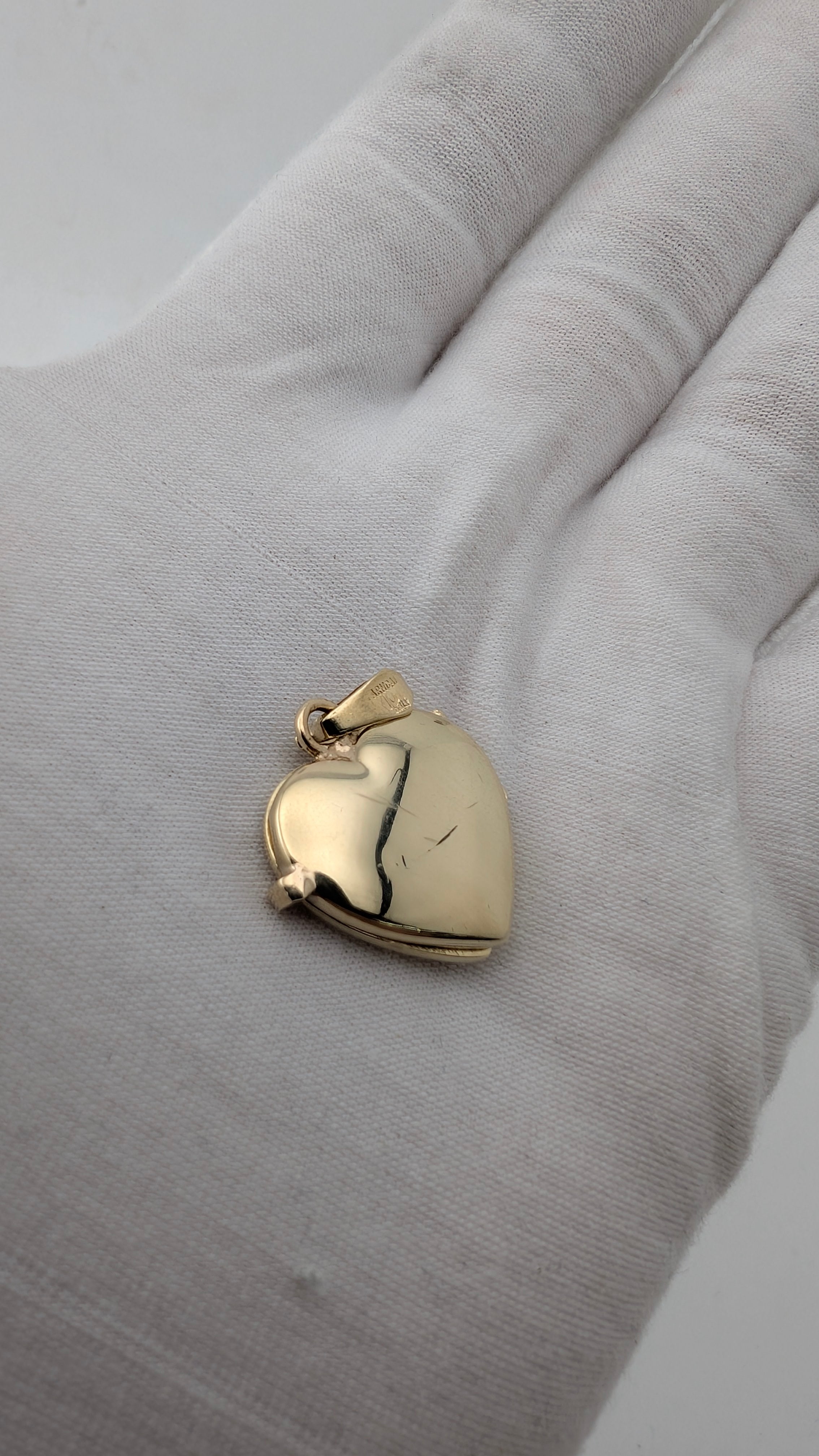 Vintage 10K Yellow Gold Heart Locket Pendant | Engraved Border | 3.6g