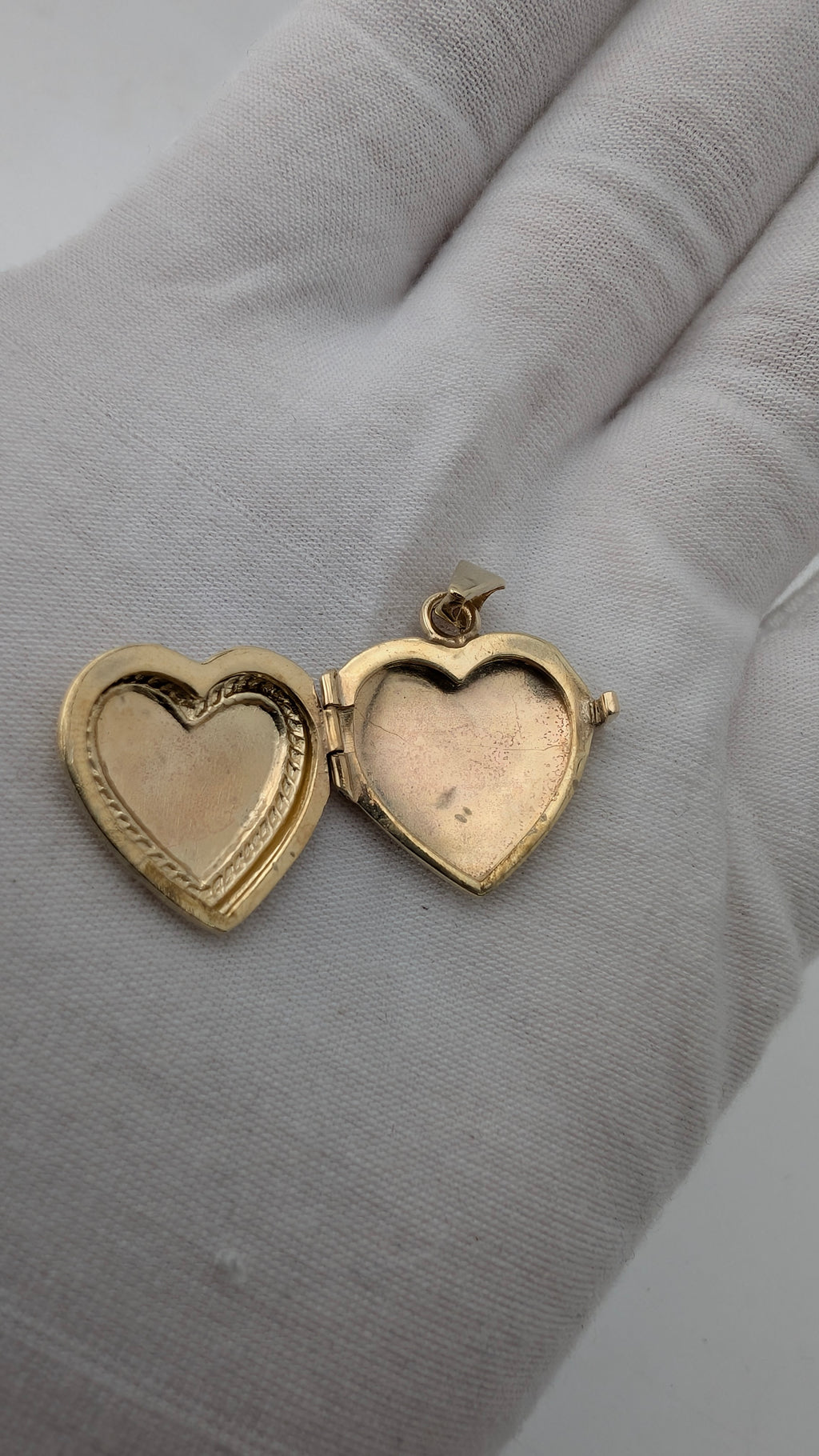 Vintage 10K Yellow Gold Heart Locket Pendant | Engraved Border | 3.6g